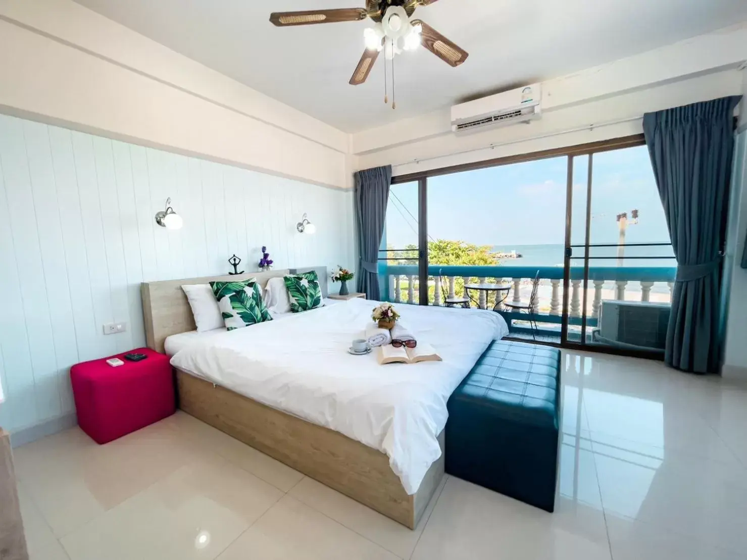Double Room with Balcony and Sea View in MANDARIN LODGE by victor Double Room with Balcony and Sea View in MANDARIN LODGE by victor