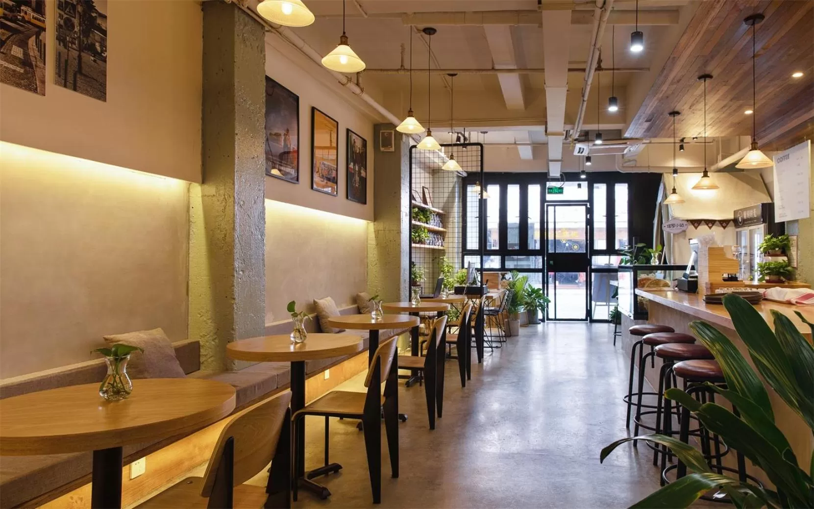 Restaurant/Places to Eat in Wander Hostel