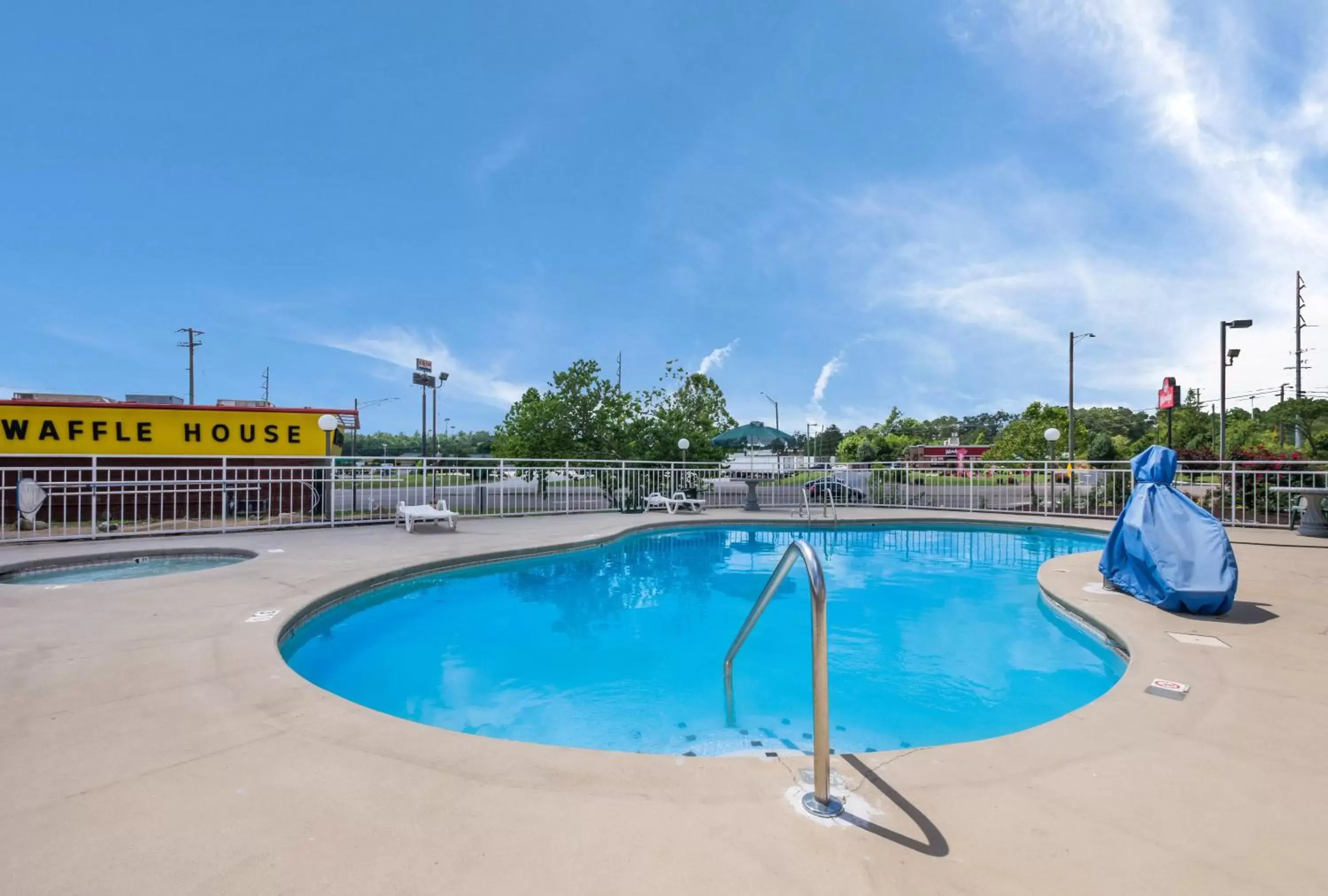 , Swimming Pool in Econo Lodge Inn And Suites East