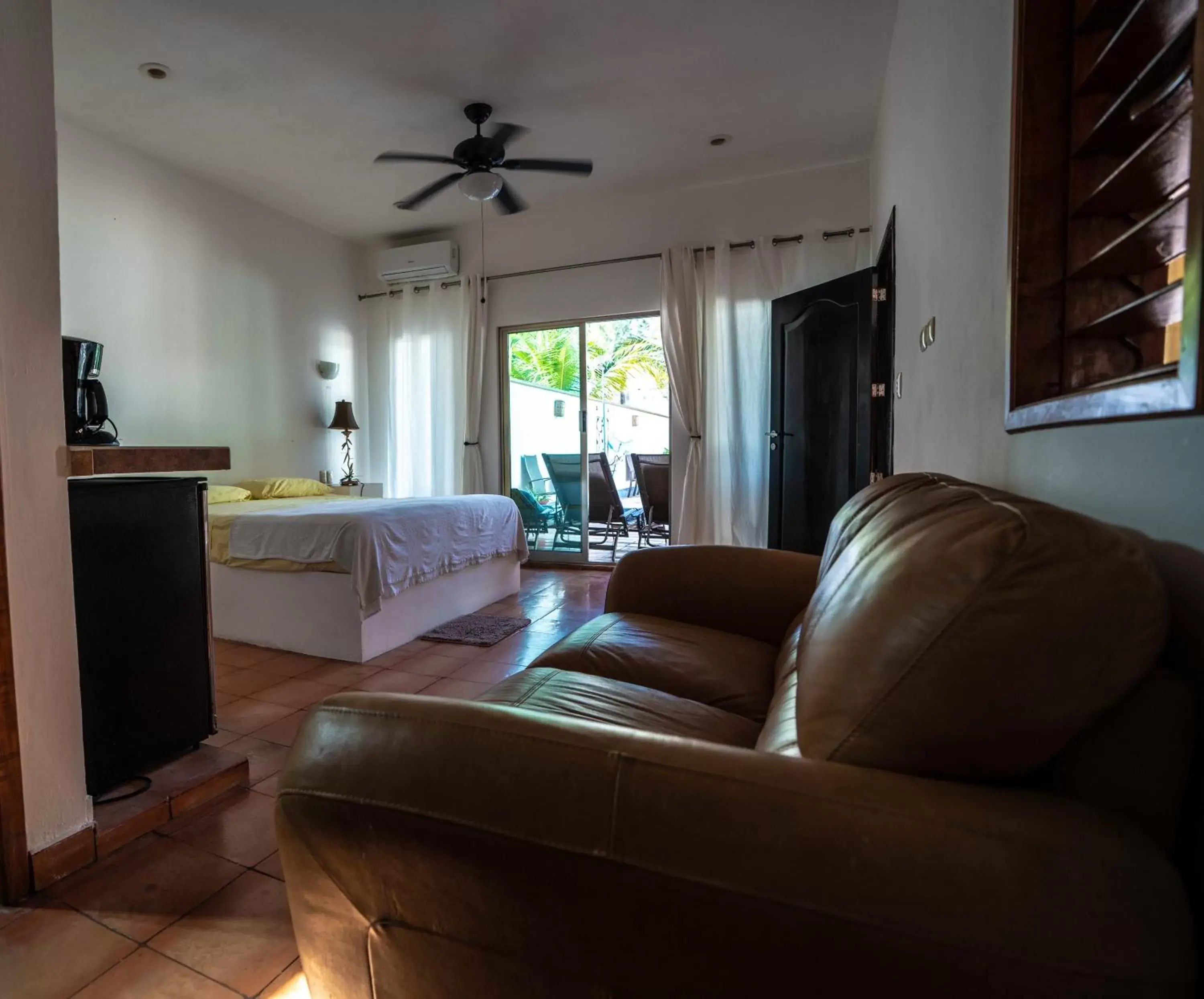 Bed, Seating Area in Hotel Boutique Skulls Landing