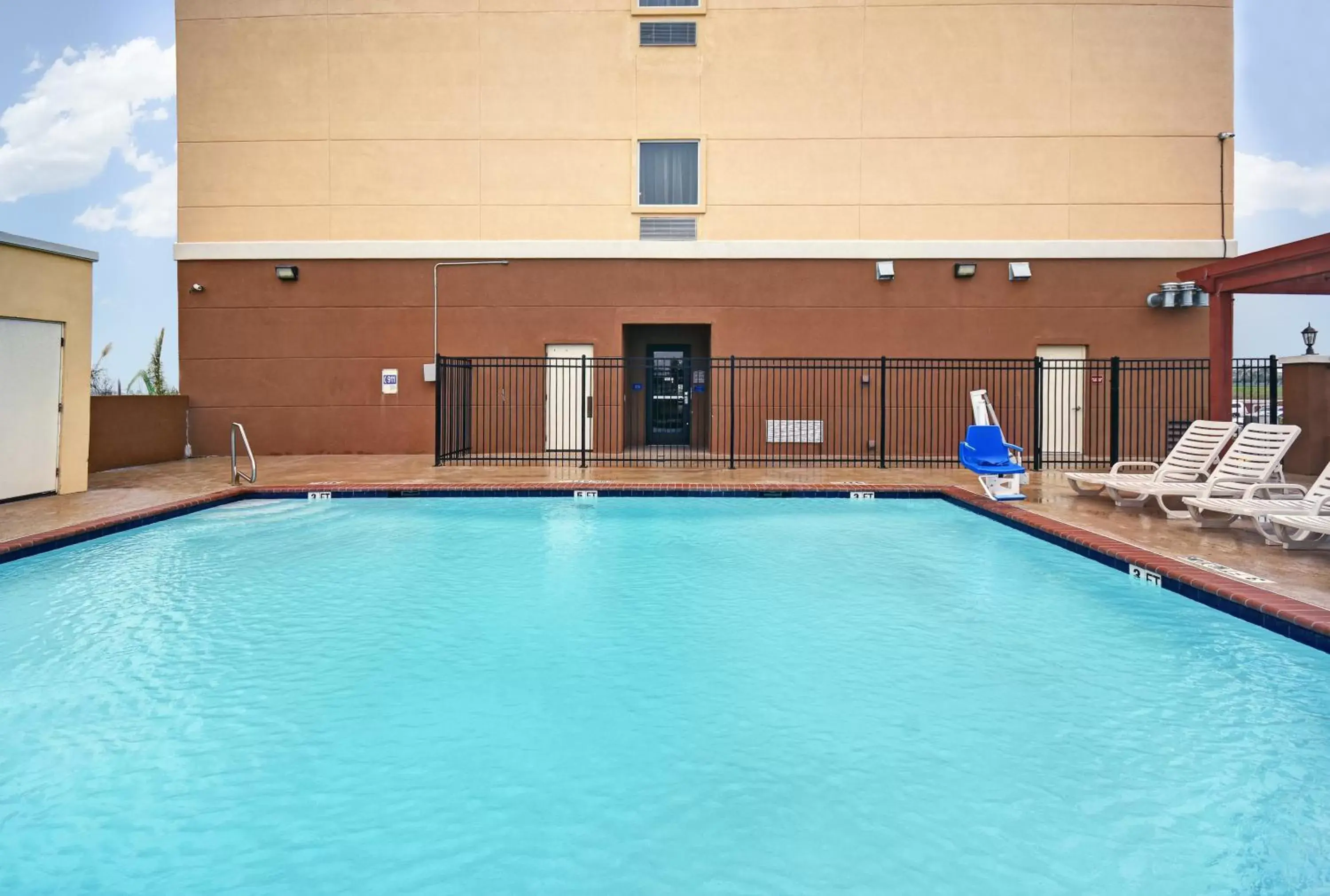 Swimming Pool in Galveston Inn & Suites Hotel