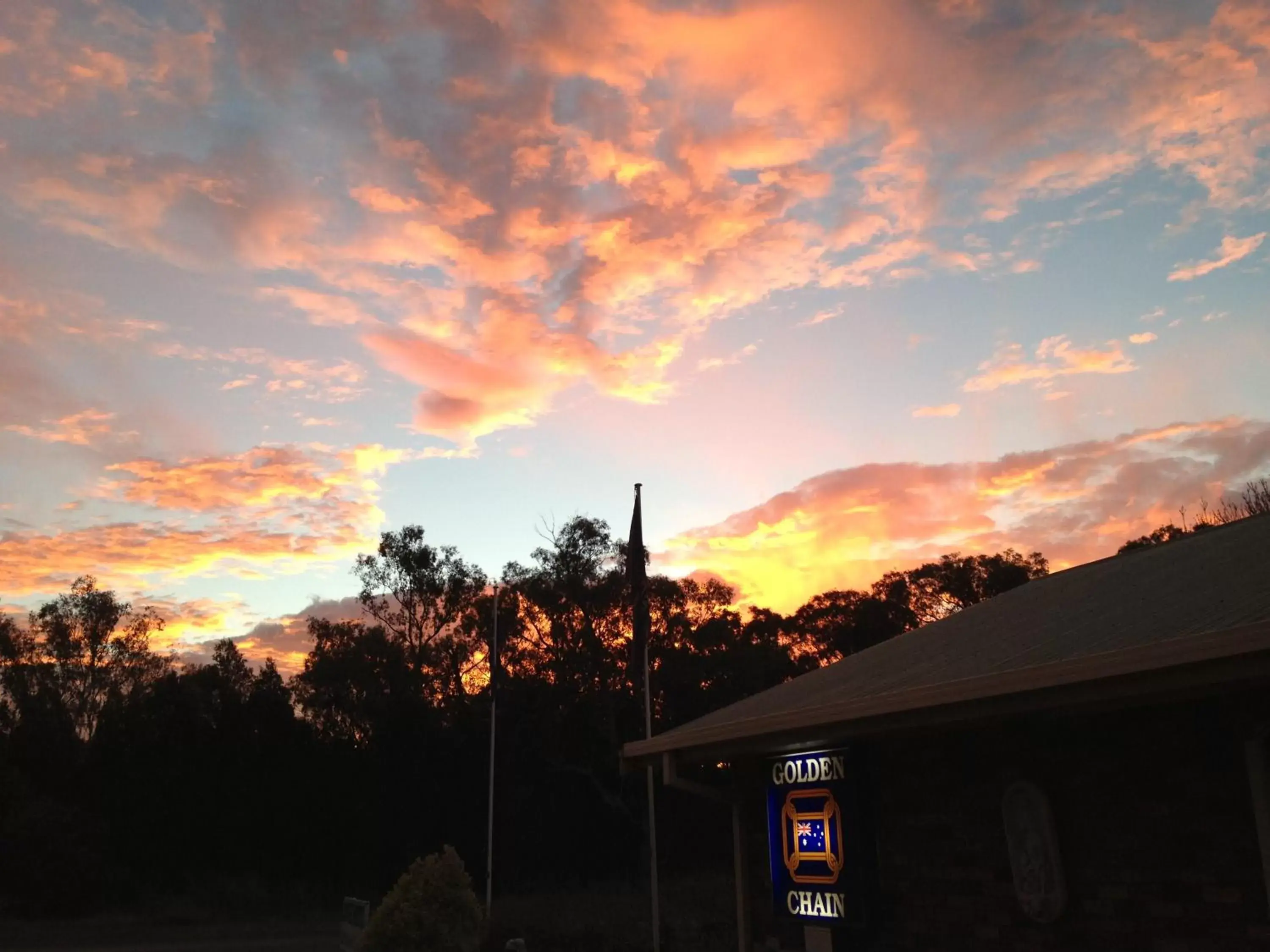 Garden view, Sunrise/Sunset in Cooee Motel