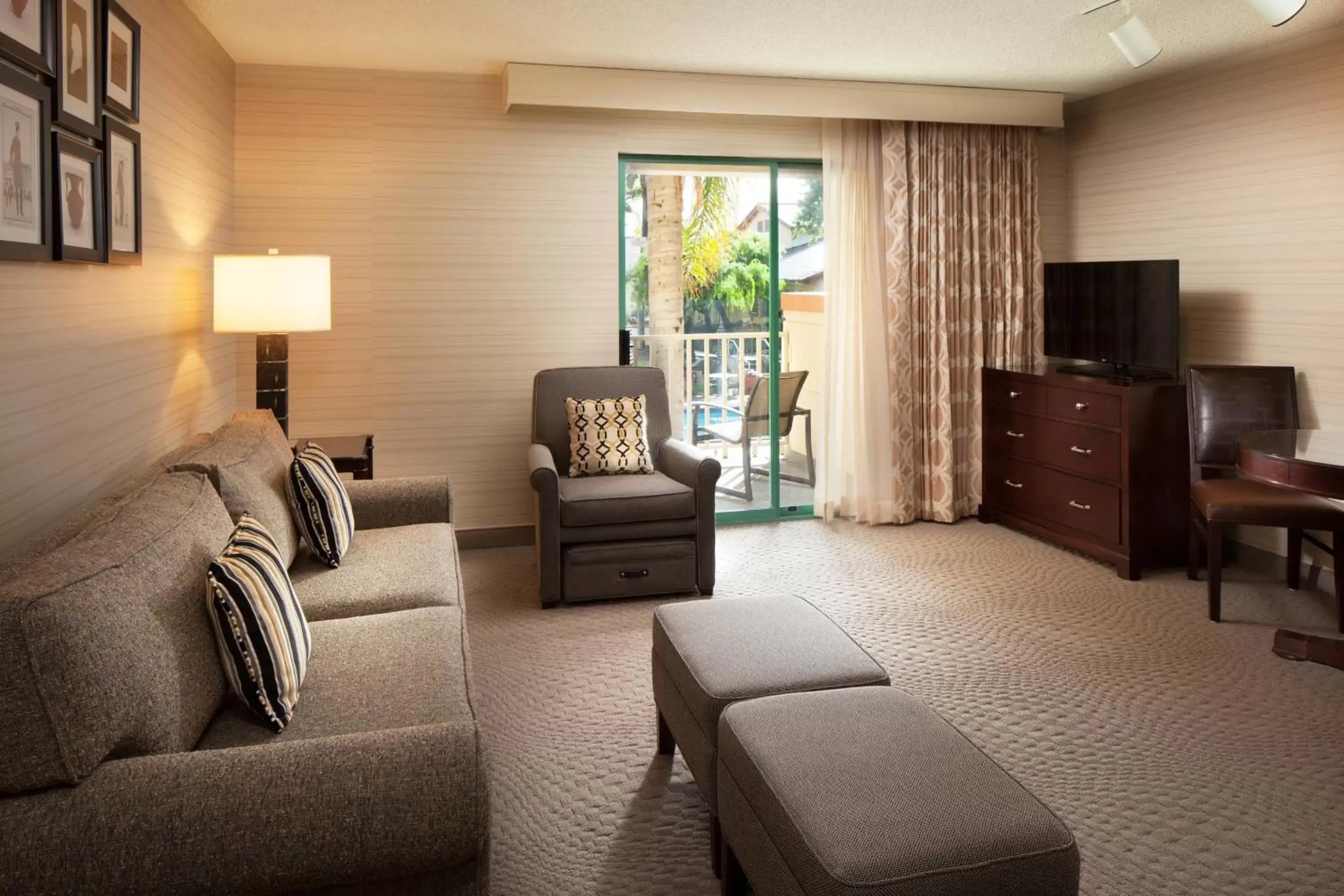 Bedroom, Seating Area in Sheraton San Jose