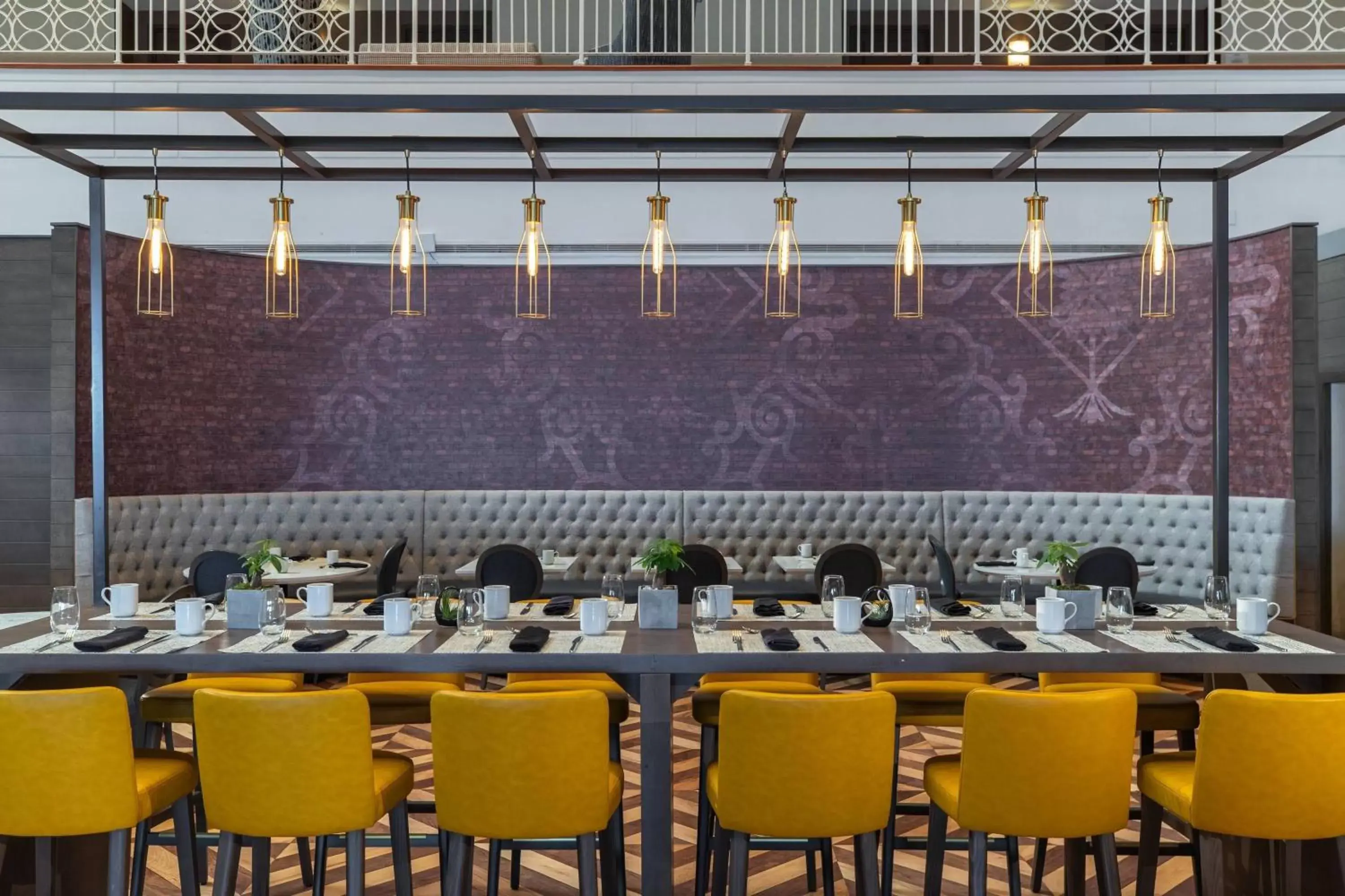 Restaurant/places to eat in Renaissance Concourse Atlanta Airport Hotel