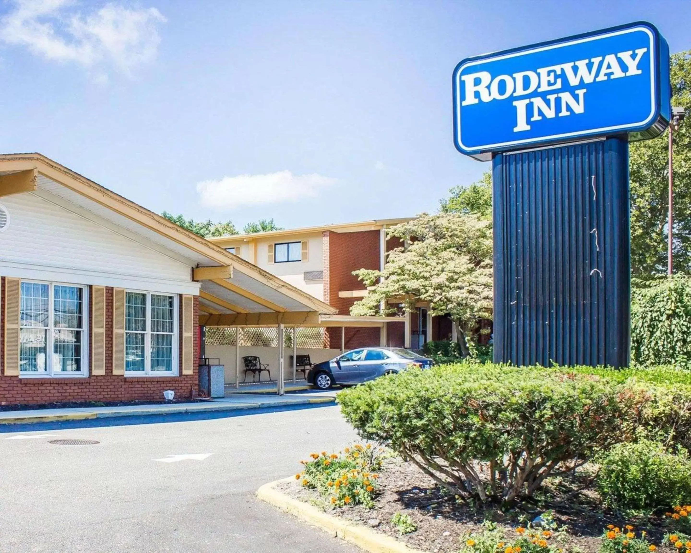 Property building in Rodeway Inn Huntington Station - Melville