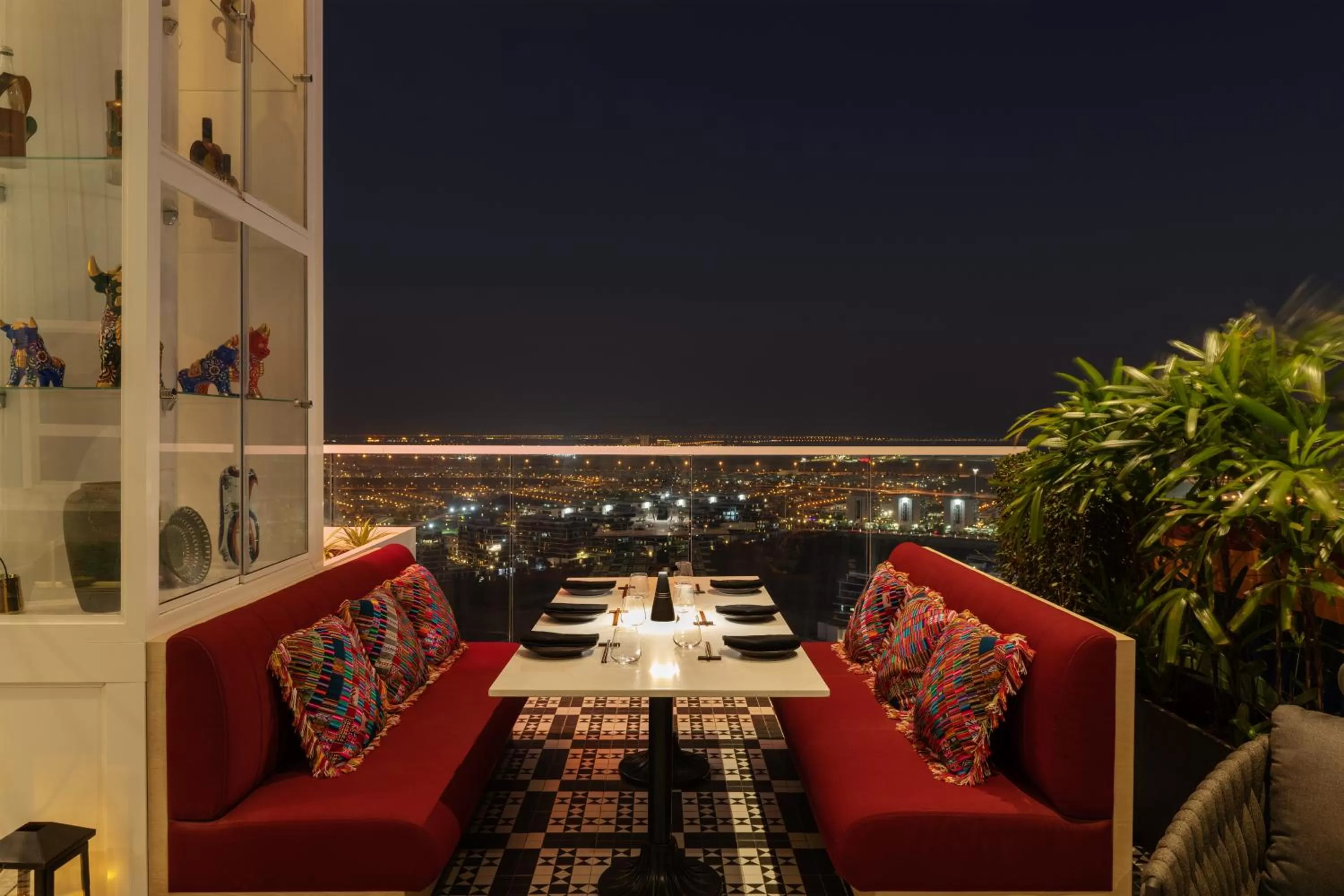 Restaurant/places to eat in Radisson Dubai Damac Hills