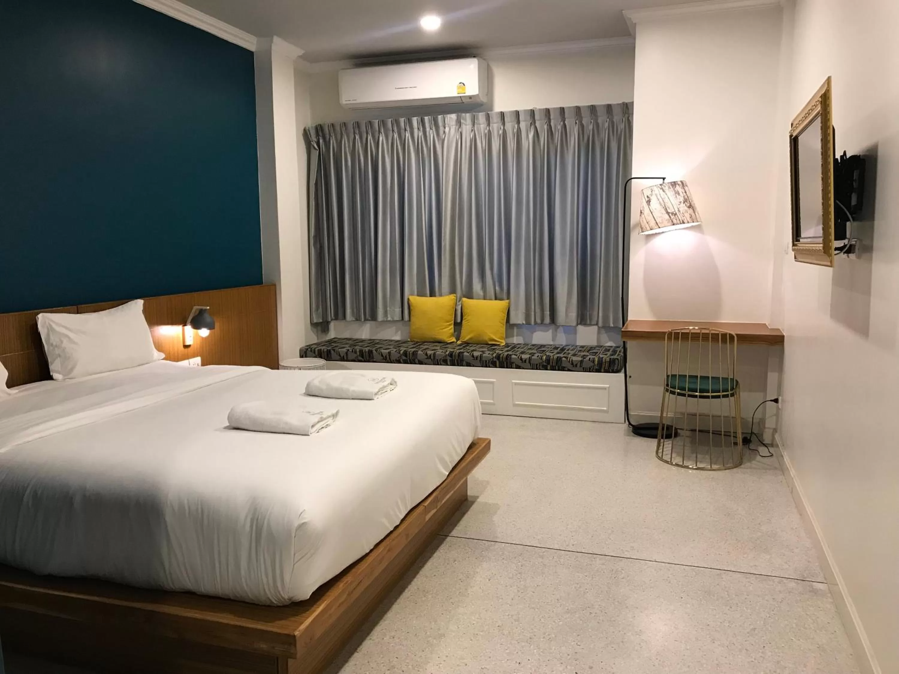 Photo of the whole room, Bed in Mosstel