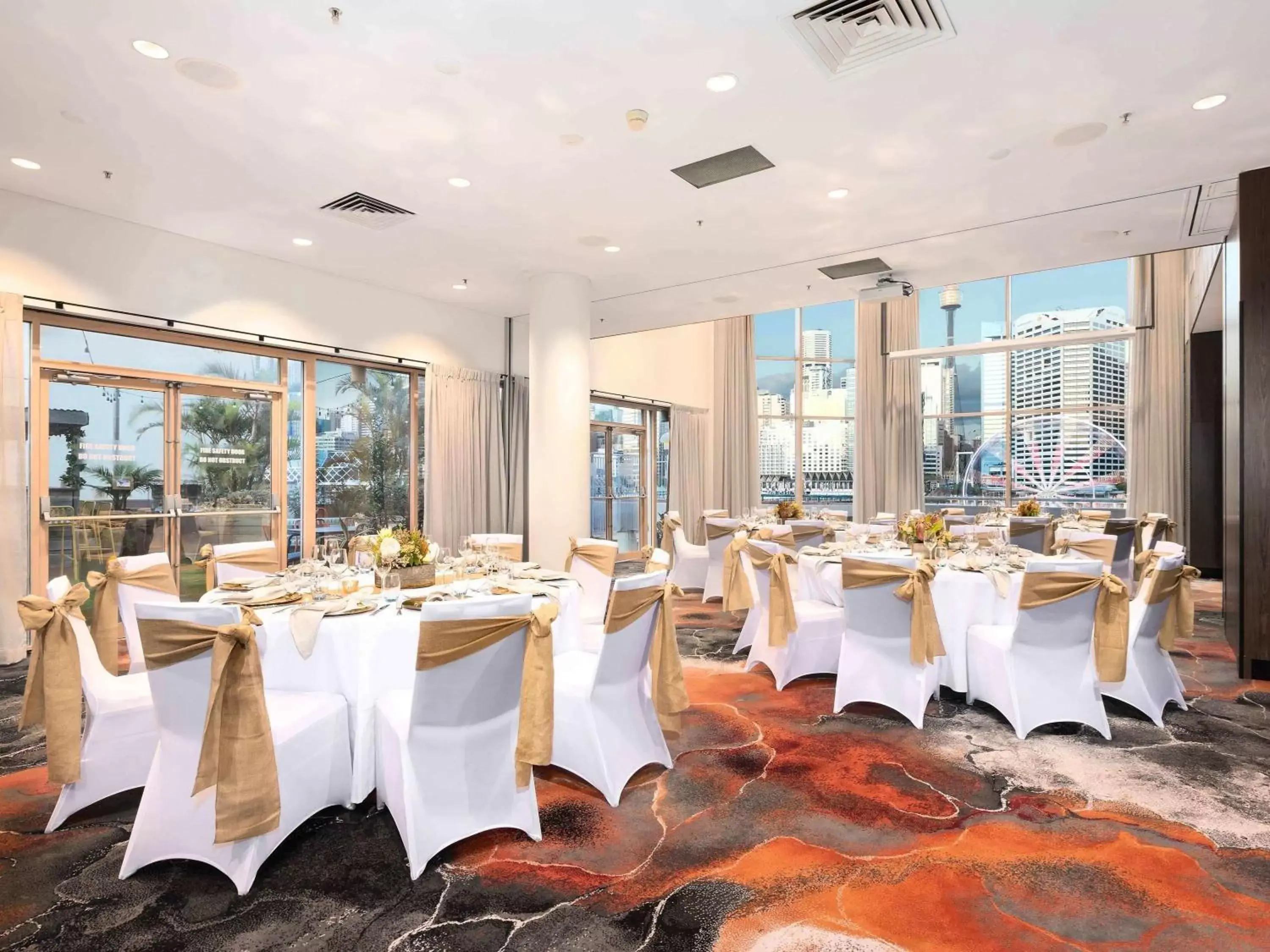 Meeting/conference room, Restaurant/Places to Eat in Novotel Sydney Darling Harbour