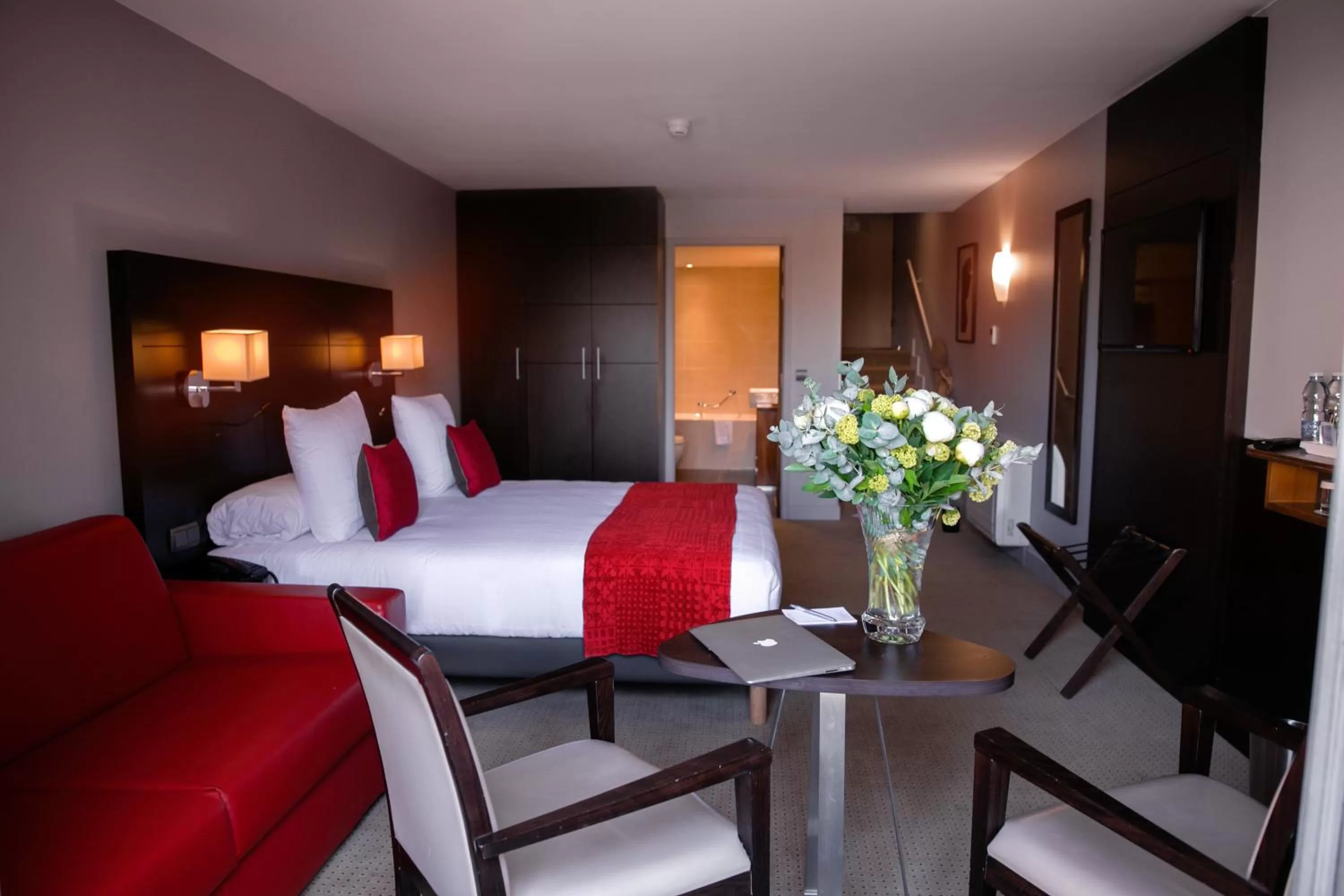 Photo of the whole room, Bed in Abbaye des Capucins Spa & Resort