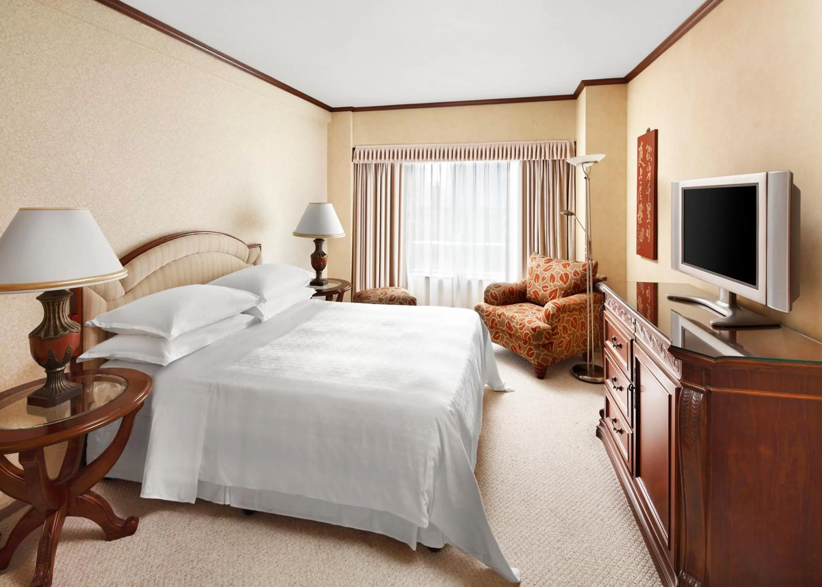 Bedroom in Hongqiao Jin Jiang Hotel (Formerly Sheraton Shanghai Hongqiao Hotel)