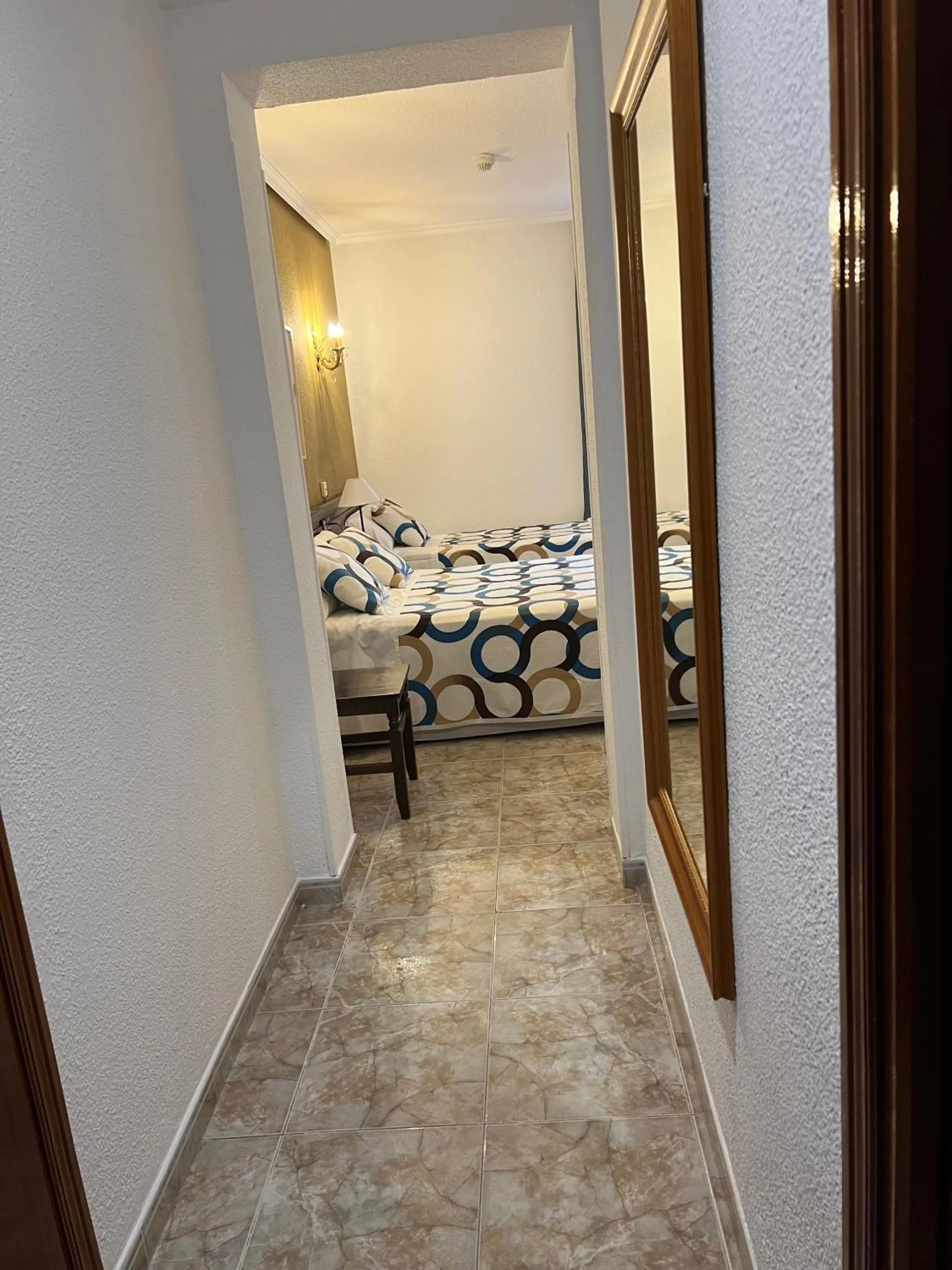 Lobby or reception, Bed in Hostal Sonsoles Madrid-Centro