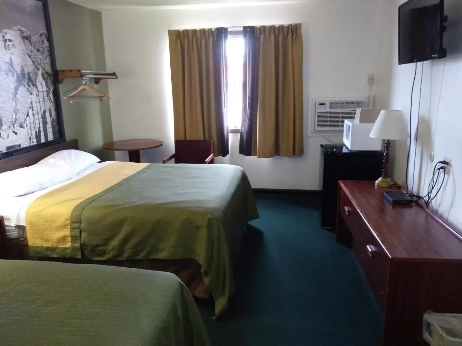 Queen Room with Two Queen Beds - Non-Smoking in Ainsworth Inn Queen Room with Two Queen Beds - Non-Smoking in Ainsworth Inn