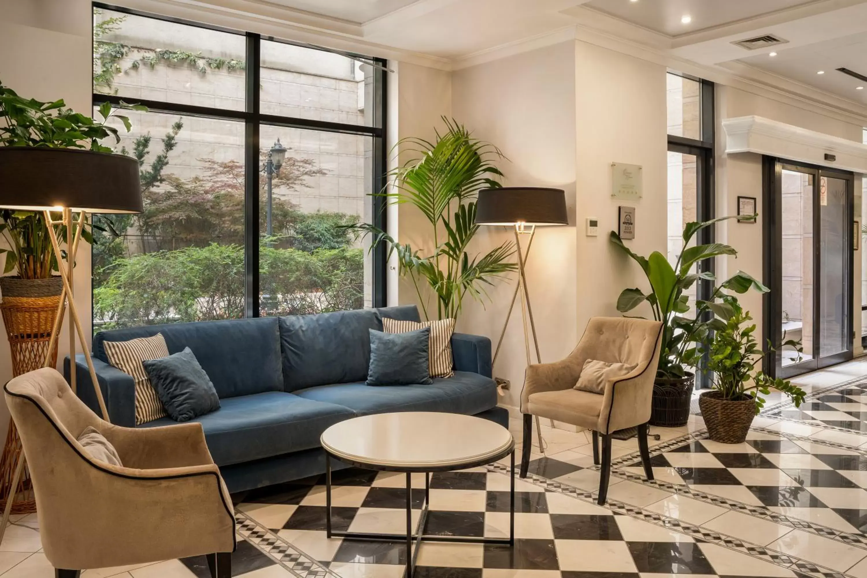 Lobby or reception, Seating Area in Queen's Court Hotel & Residence