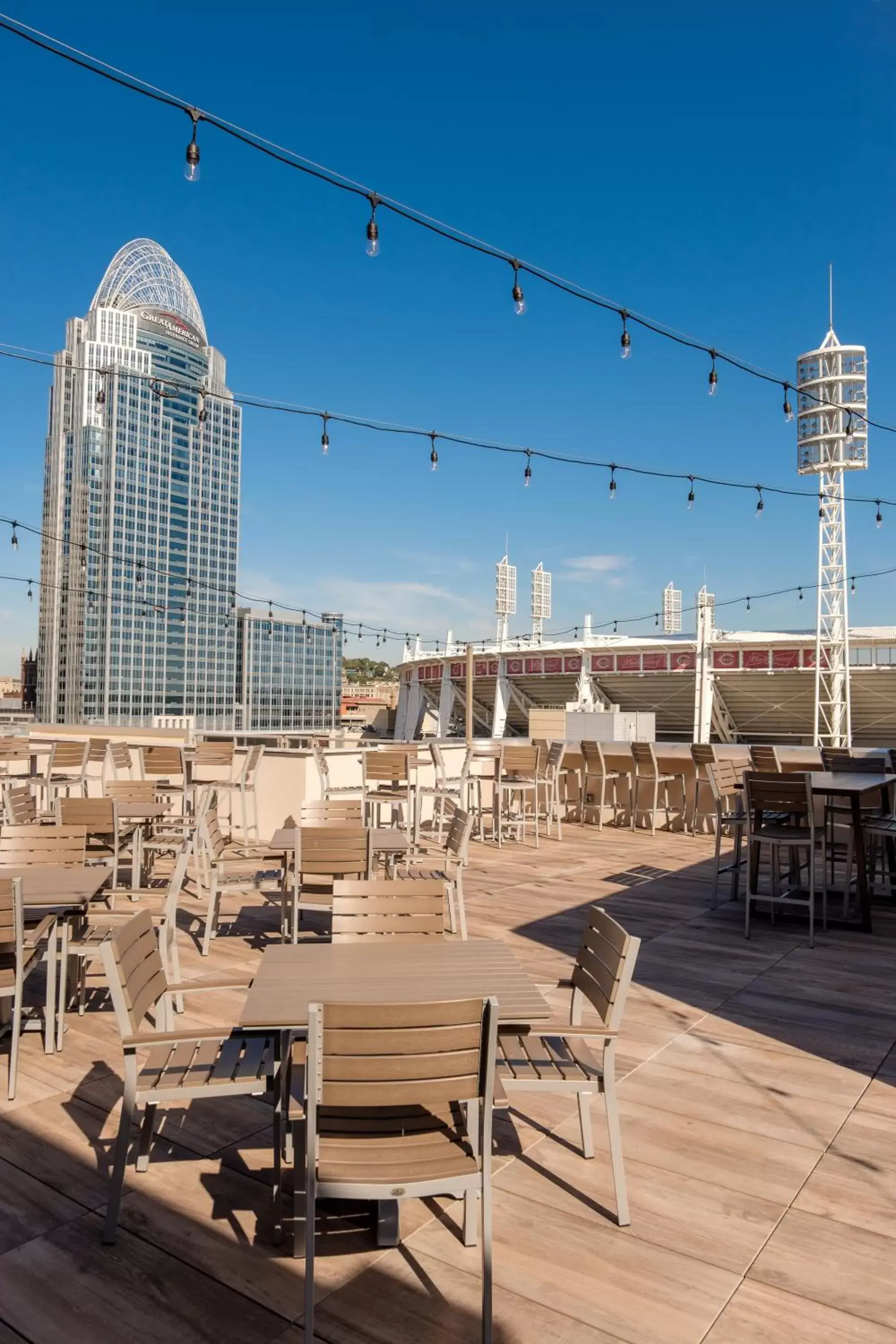 Lounge or bar in AC Hotel by Marriott Cincinnati at The Banks