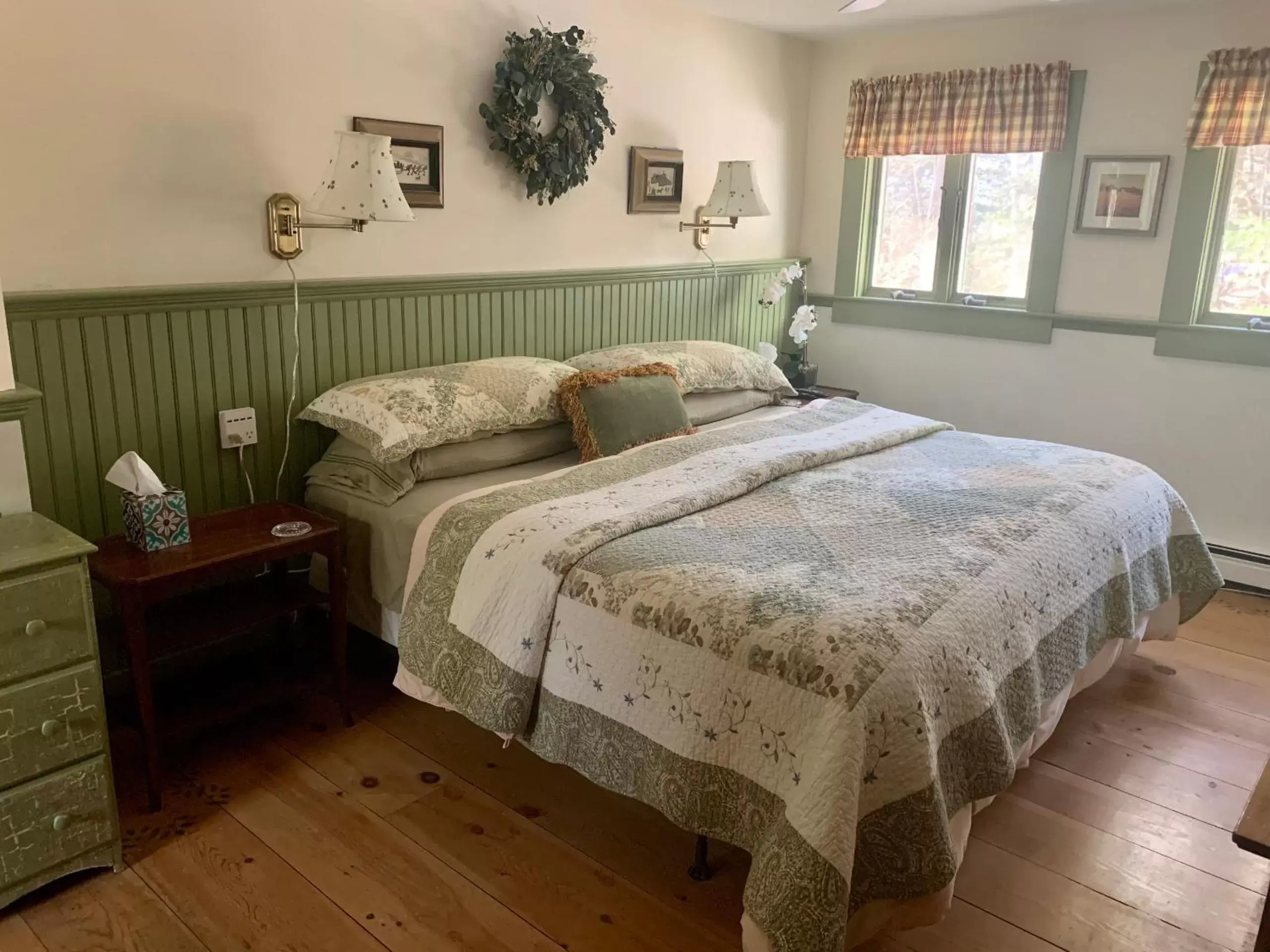 Standard King Room in Buttonwood Inn on Mount Surprise