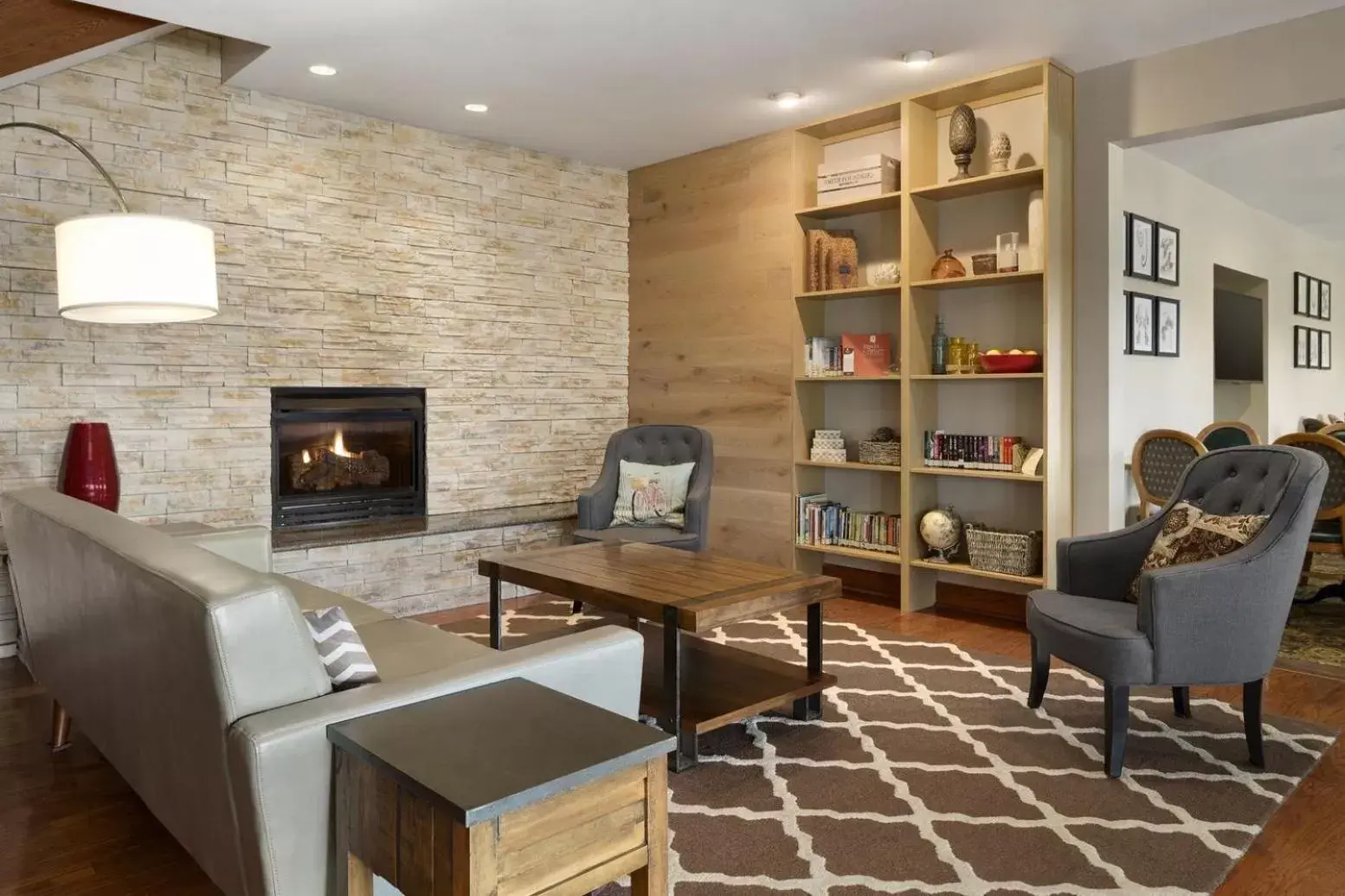 Living room, Seating Area in Country Inn & Suites by Radisson, Gettysburg, PA