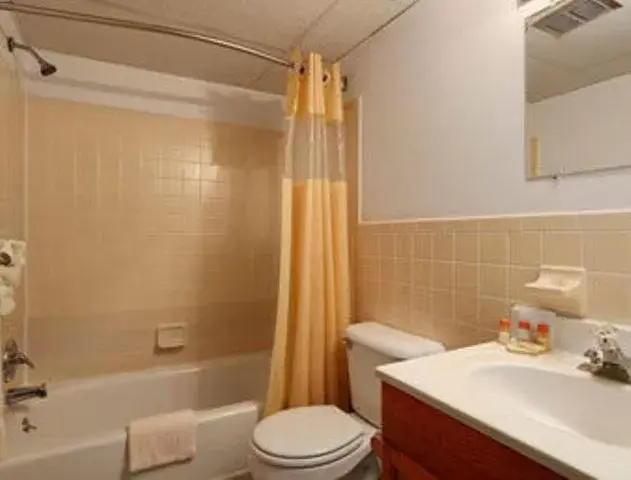 Bathroom in Mainstreet Inn