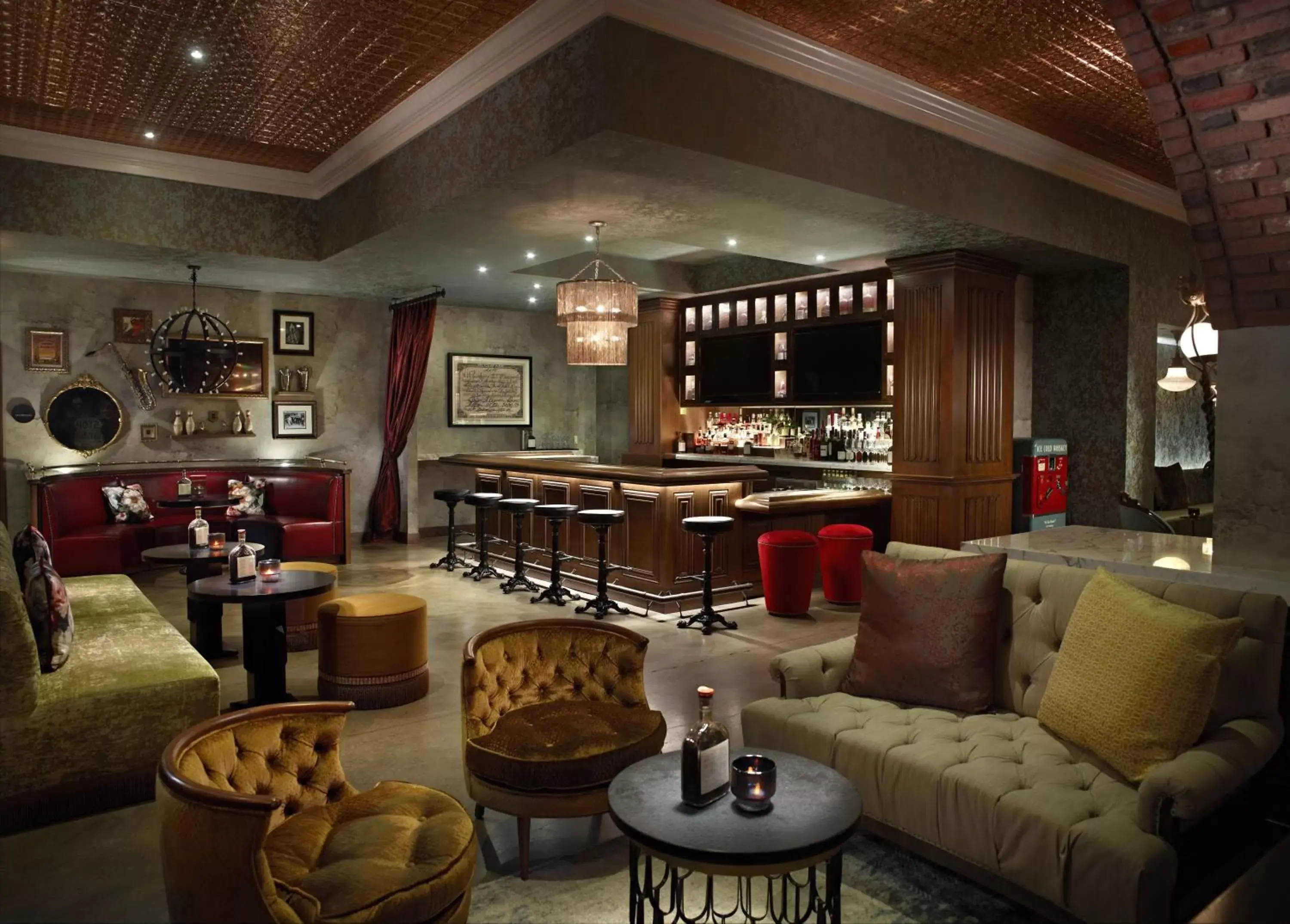 Lounge or bar in Omni Louisville Hotel