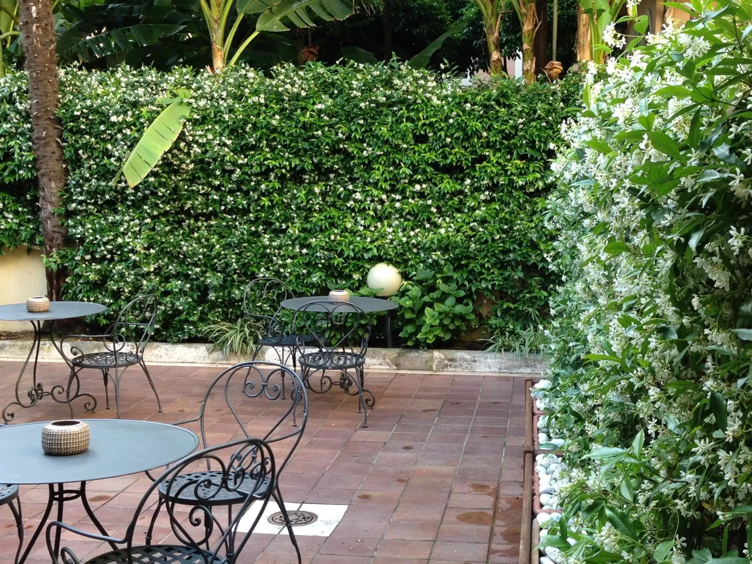 Patio in Hotel Select Garden