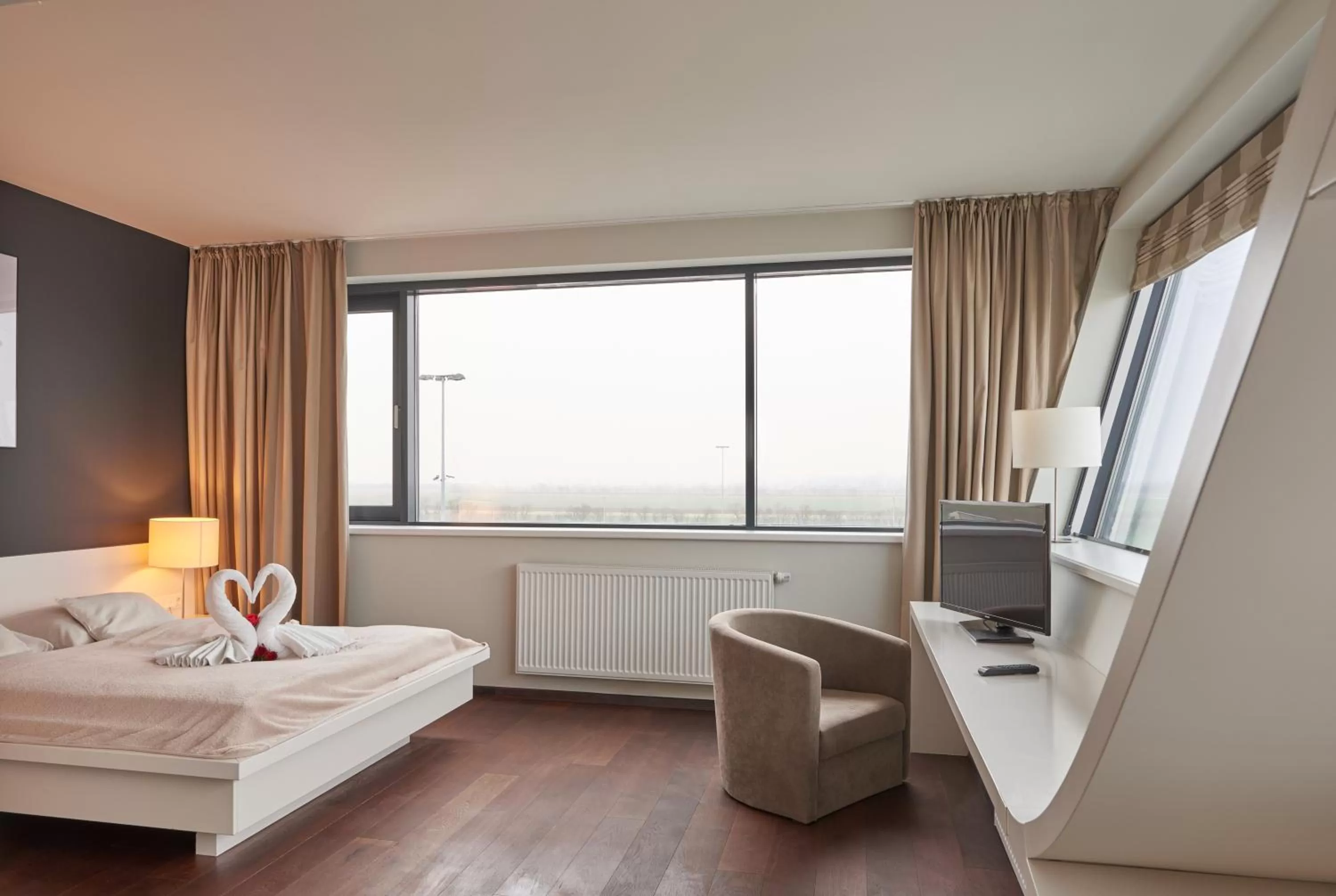 TV and multimedia, Bed in Rosenberger Seminar-Hotel Deutsch-Wagram