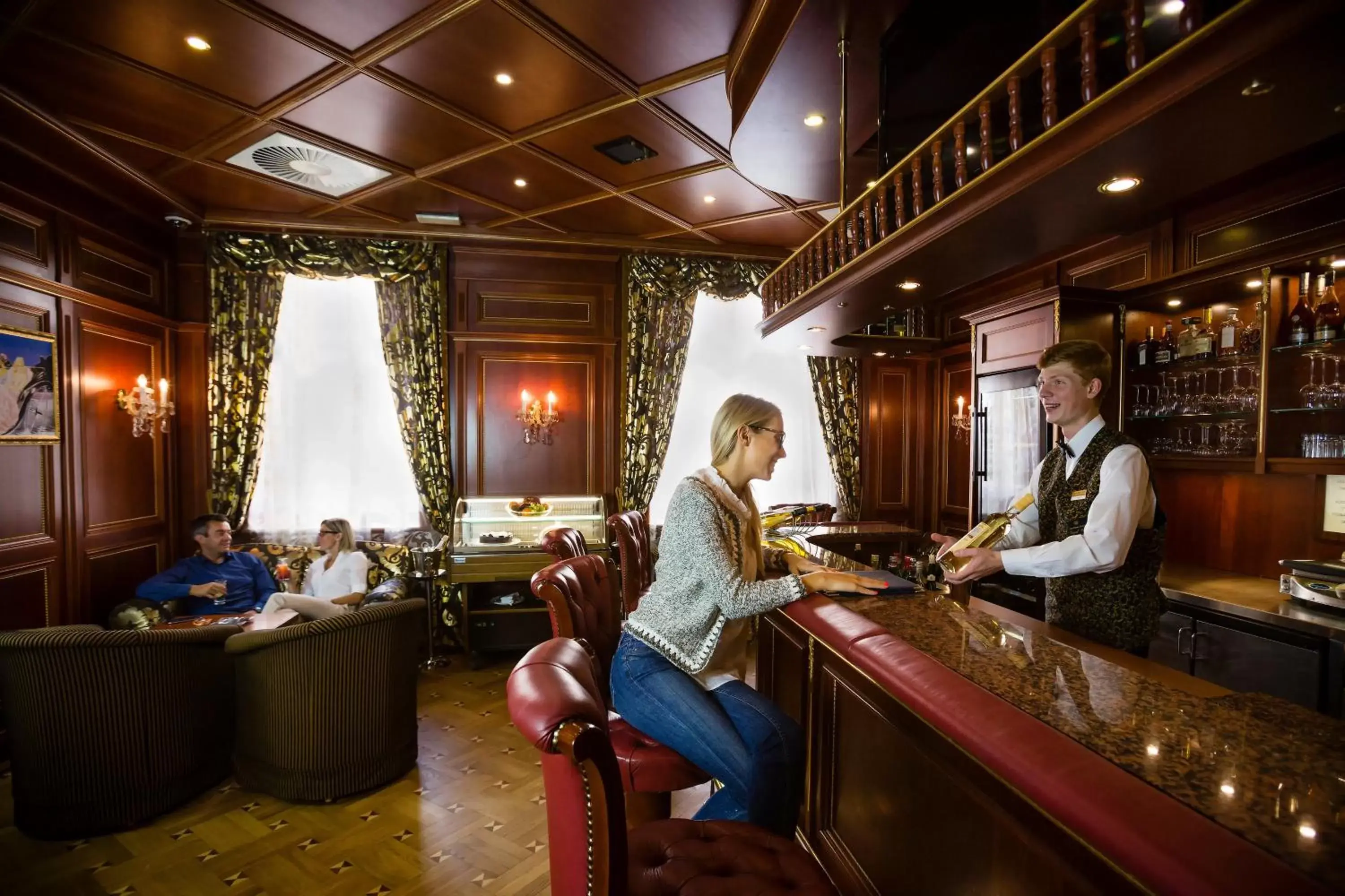 Lounge or bar, Restaurant/Places to Eat in Luxury Family Hotel Royal Palace