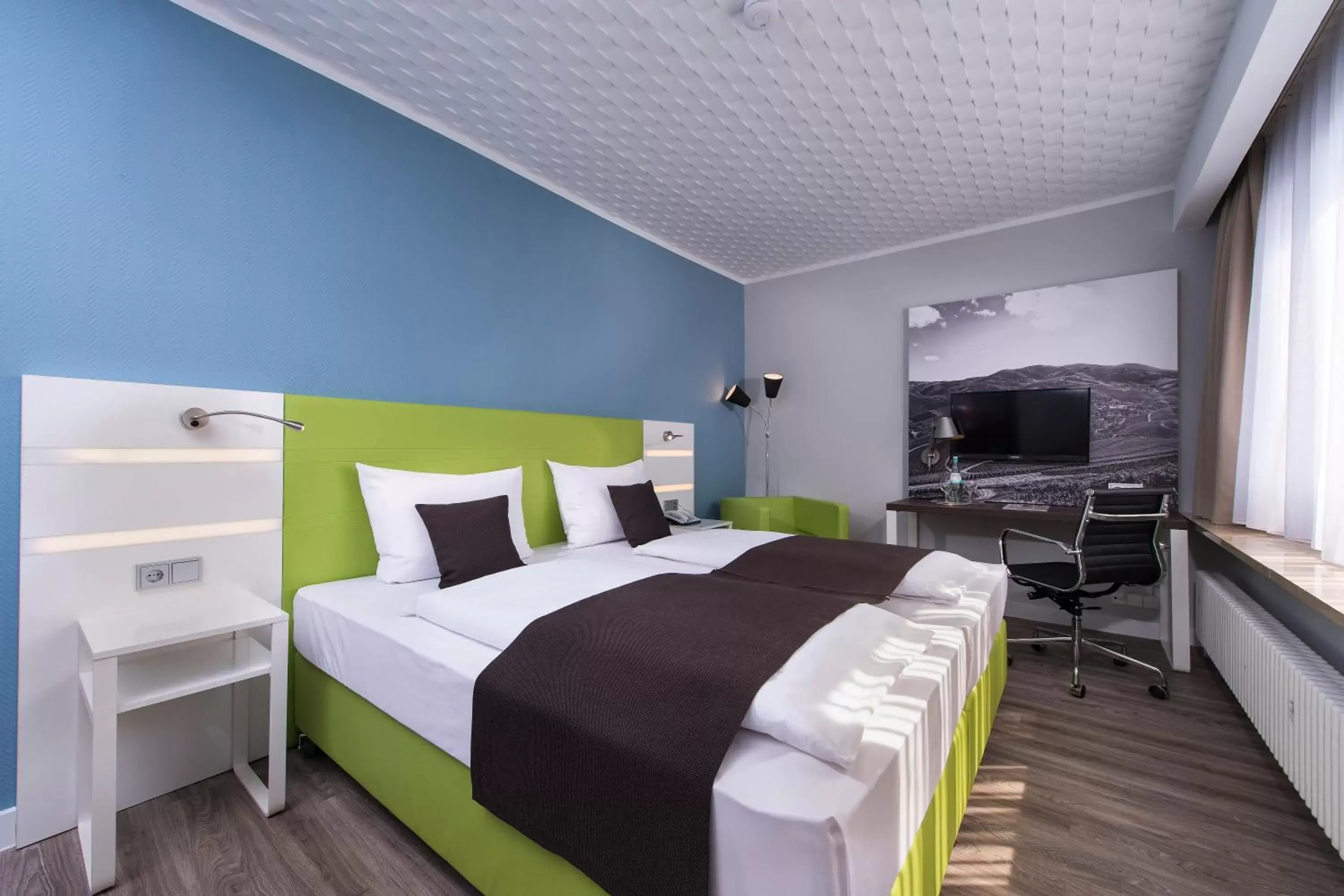 Photo of the whole room, Room Photo in ibis Styles Offenburg City