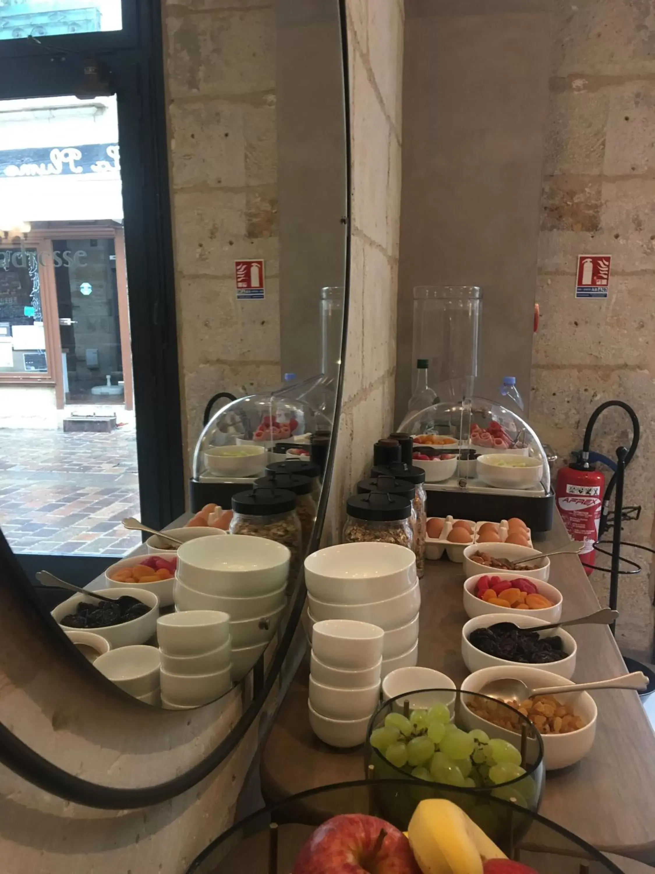 Food and drinks in Hôtel L'Adresse