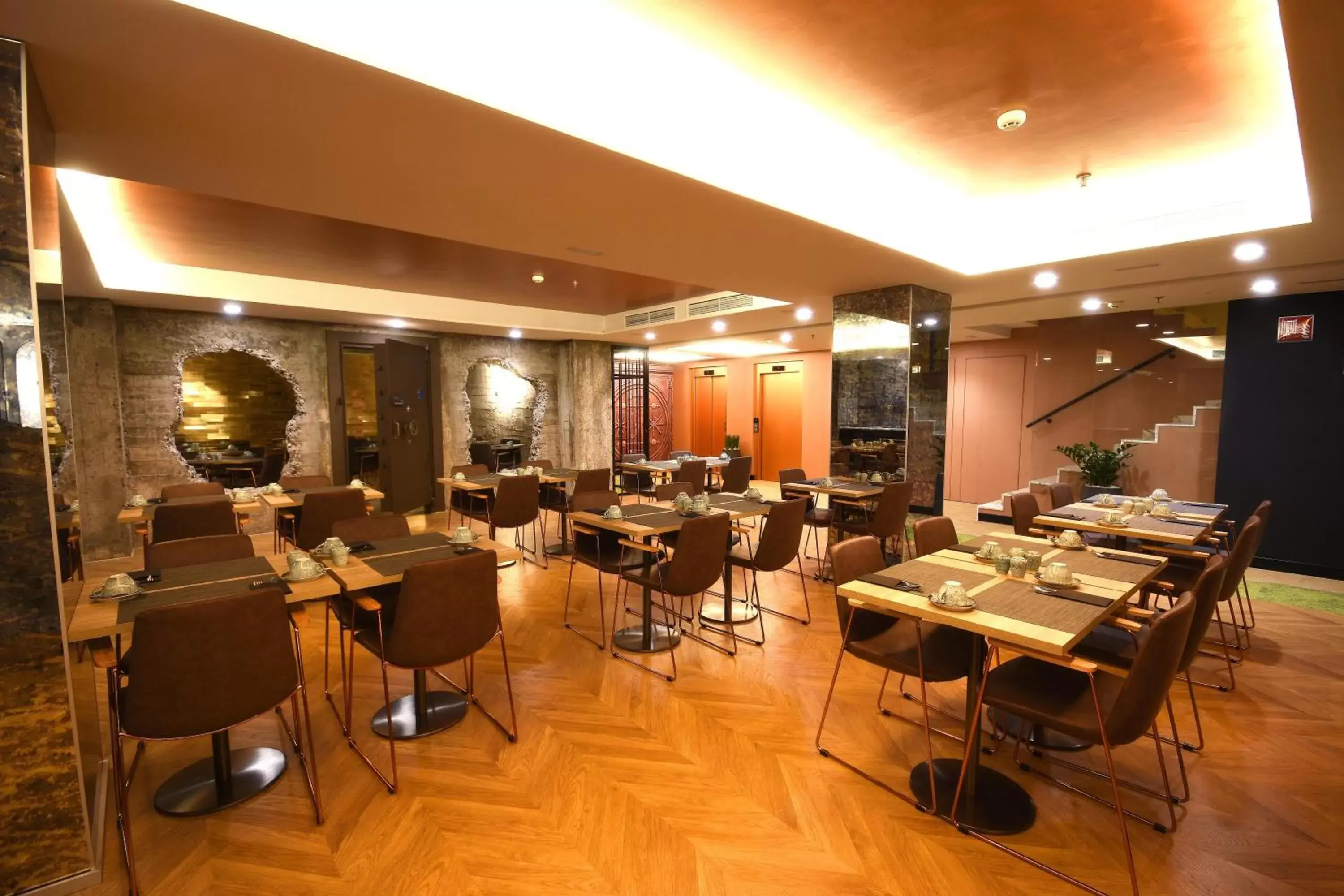 Restaurant/places to eat in Design Plus Bex Hotel Restaurant/places to eat in Design Plus Bex Hotel