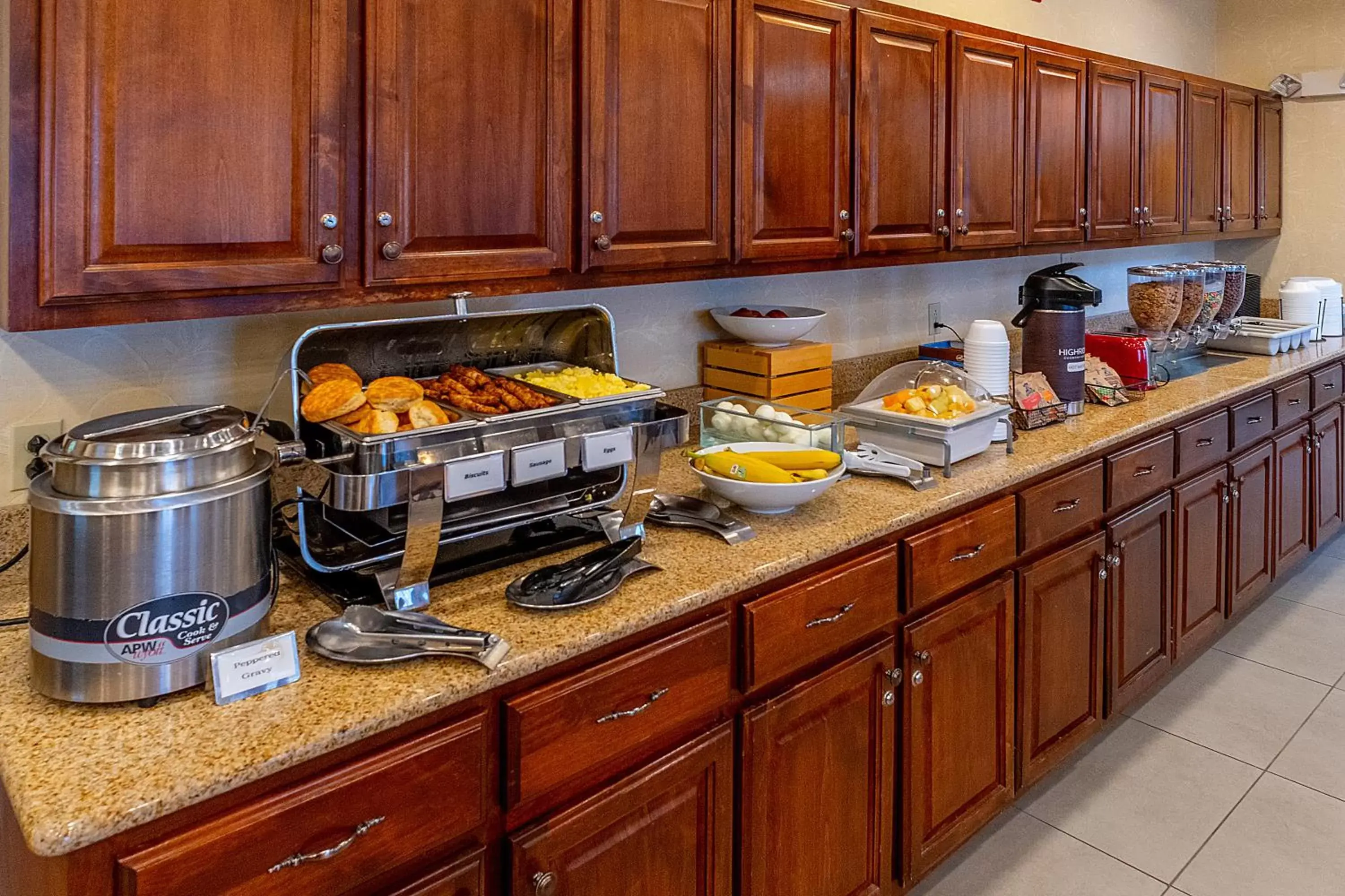 Breakfast, Kitchen/Kitchenette in Country Inn & Suites by Radisson, Princeton, WV