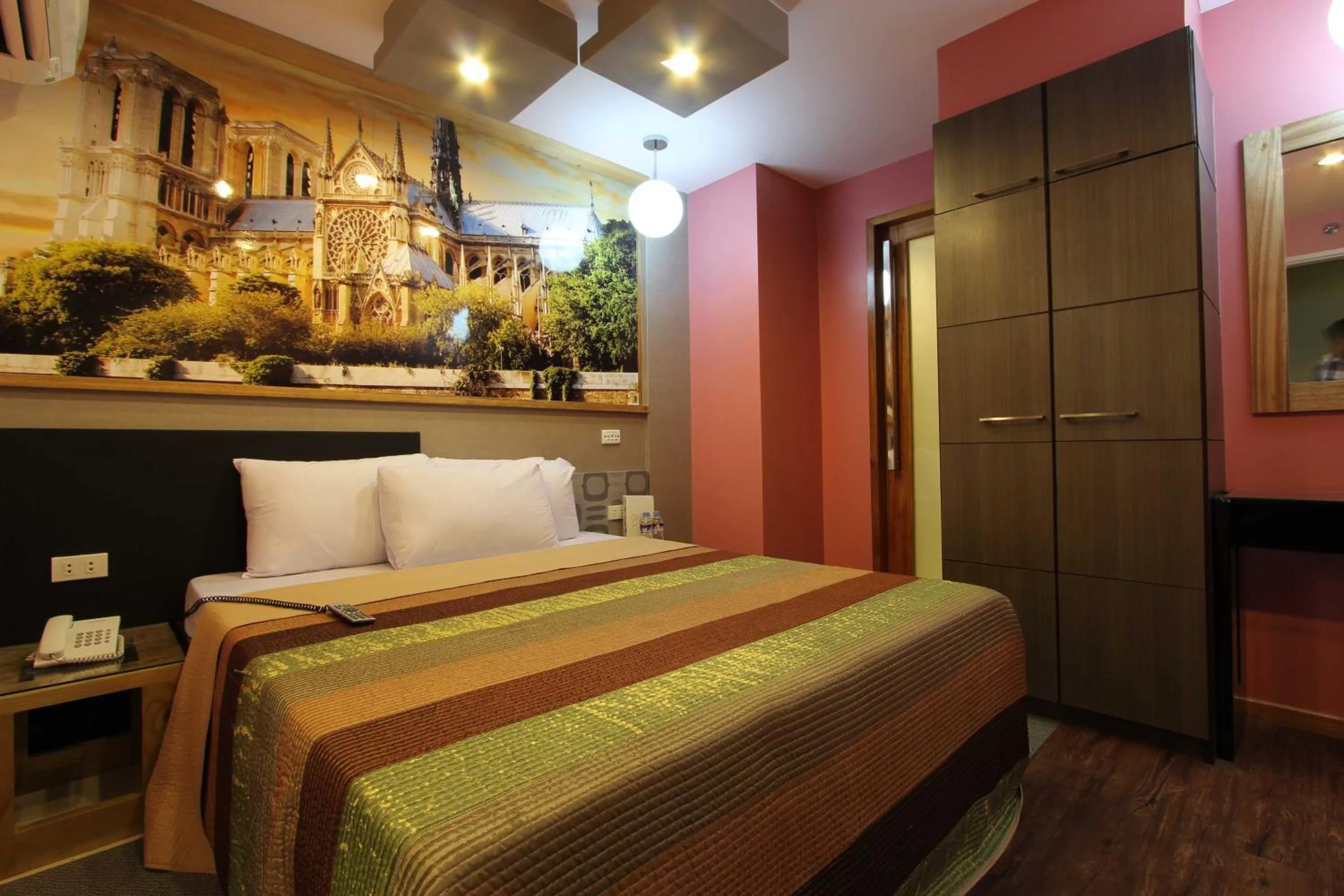 Bed in Eurotel Angeles