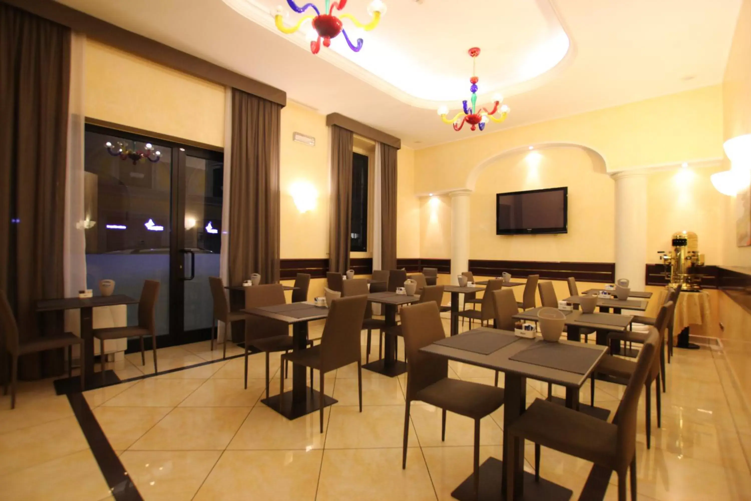 Food and drinks, Restaurant/Places to Eat in Mokinba Hotels Baviera