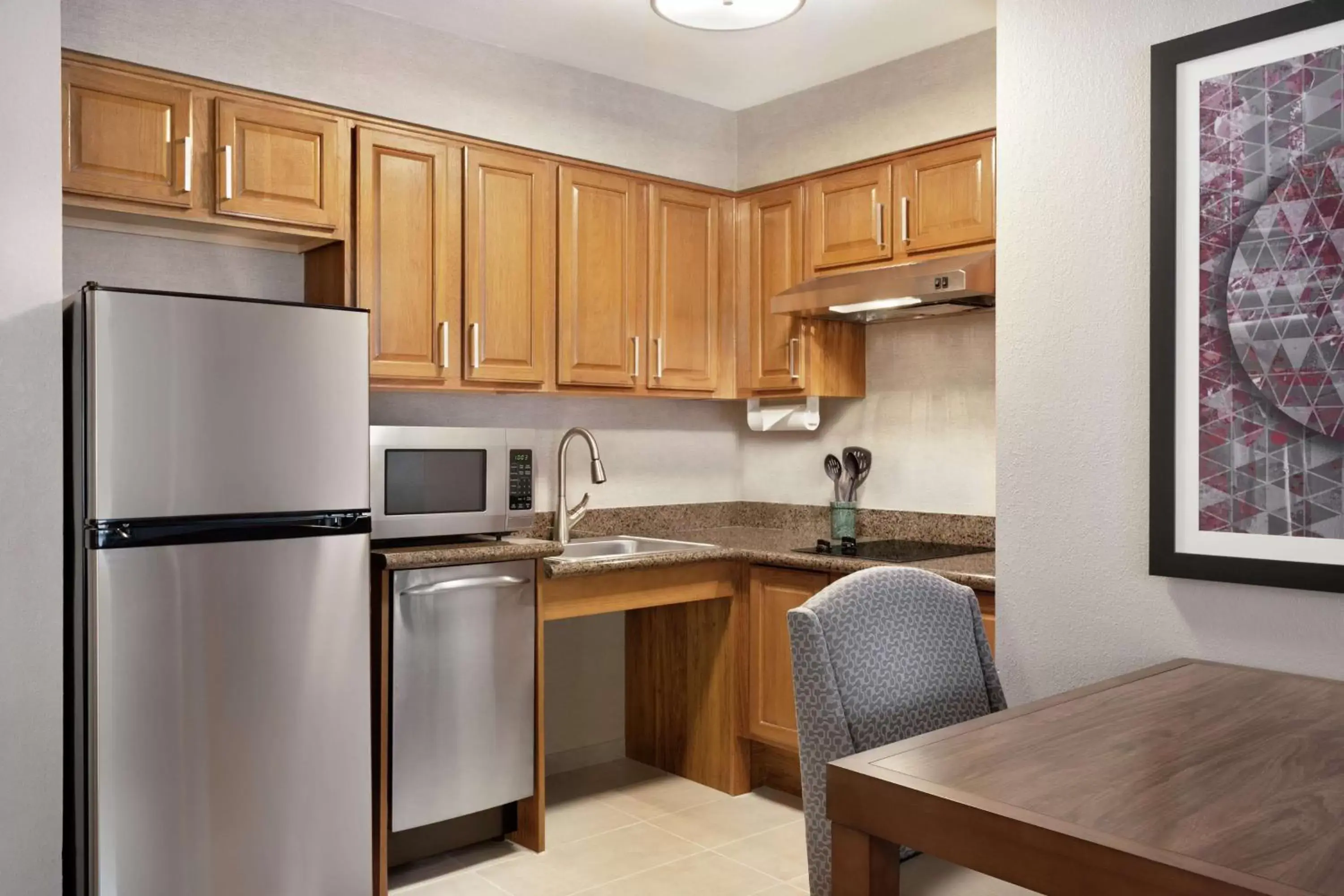 Kitchen or kitchenette, Kitchen/Kitchenette in Homewood Suites by Hilton Portland Airport