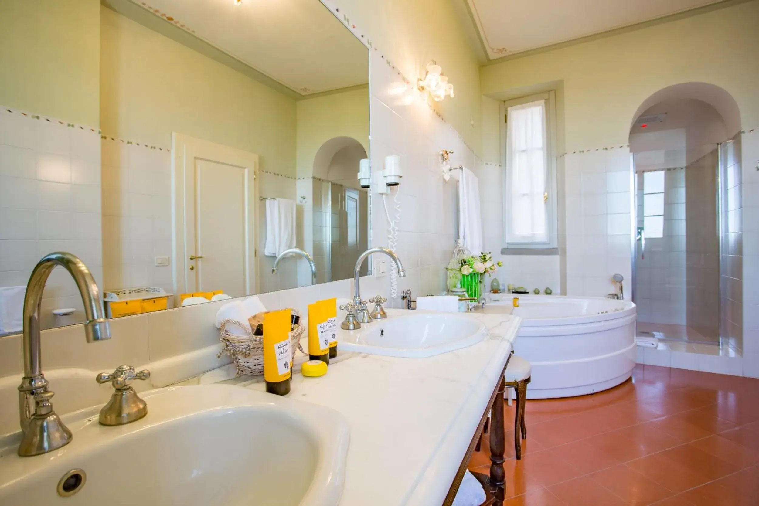 Bathroom in Hotel Villa Marsili