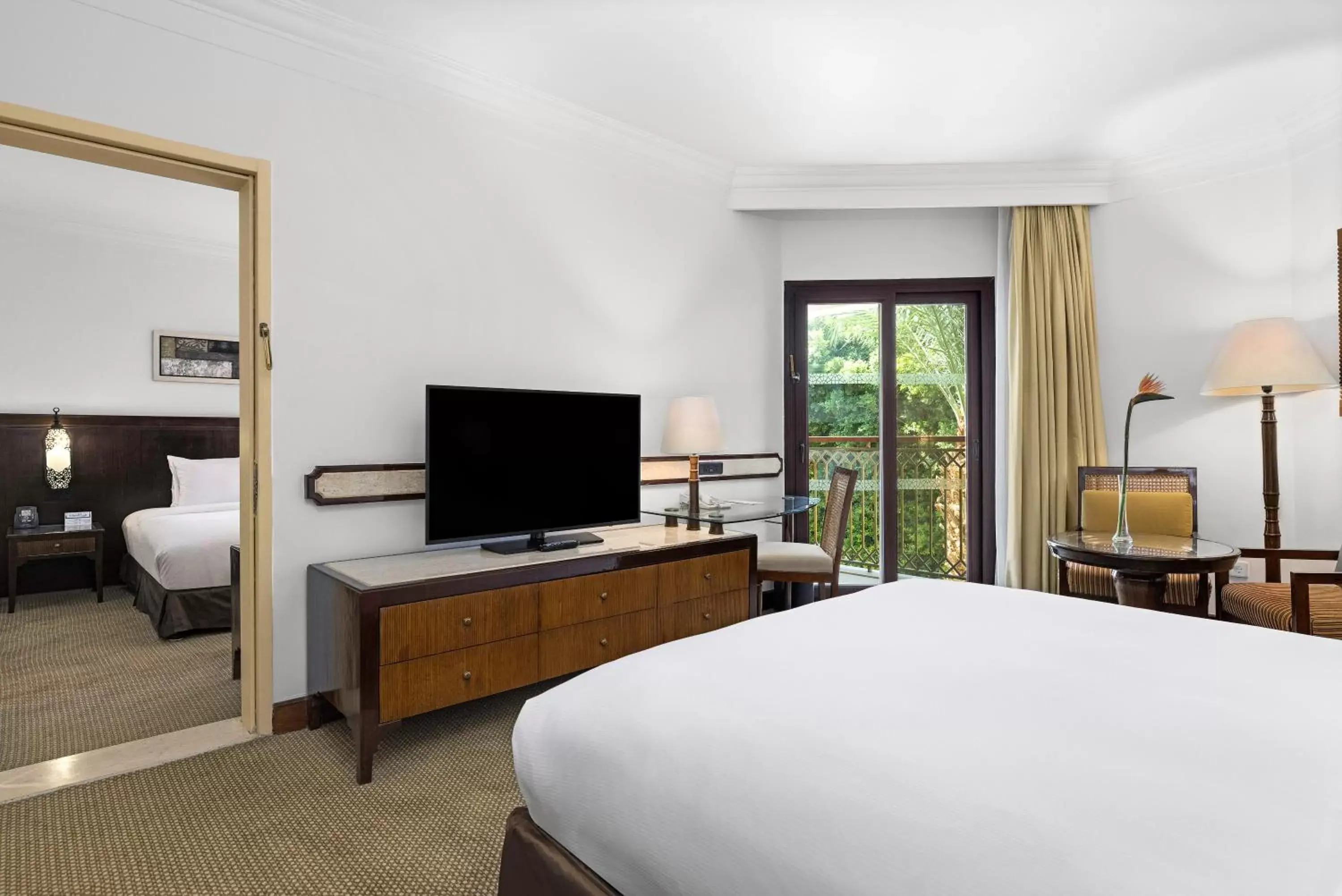 Bedroom, TV/Entertainment Center in Hilton Luxor Resort & Spa