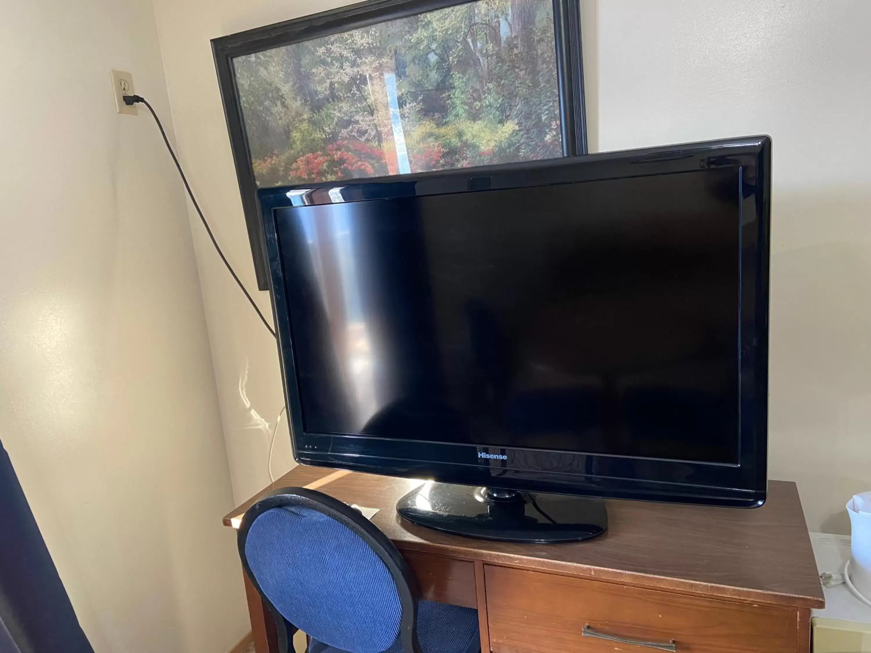 TV and multimedia, TV/Entertainment Center in Mountain View Motel