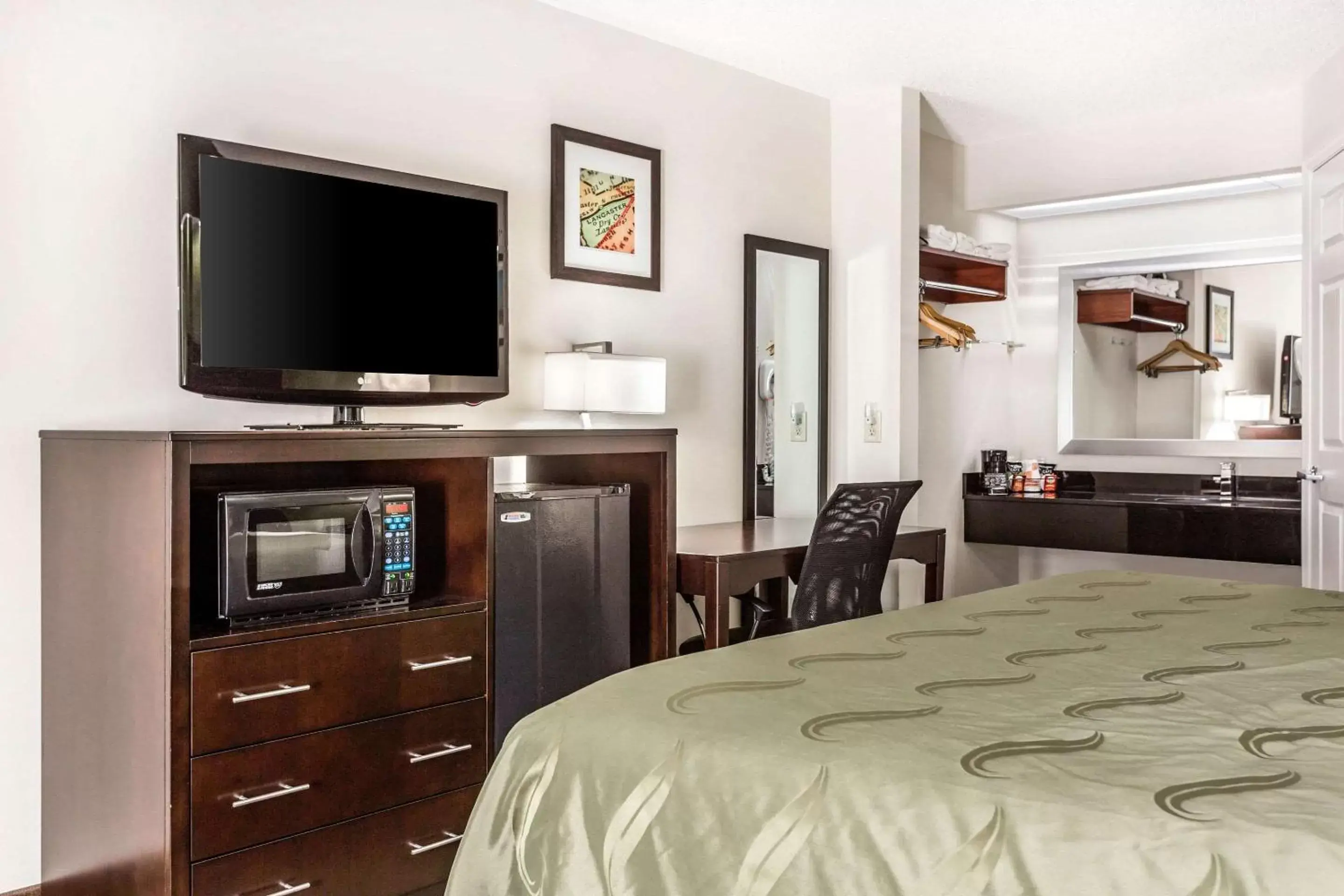 Photo of the whole room, Bed in Quality Inn Lancaster Photo of the whole room, Bed in Quality Inn Lancaster