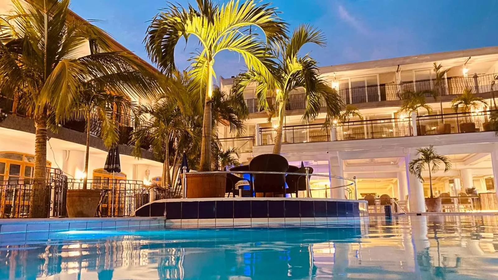 Swimming pool in Clarkton Hotel Apartment