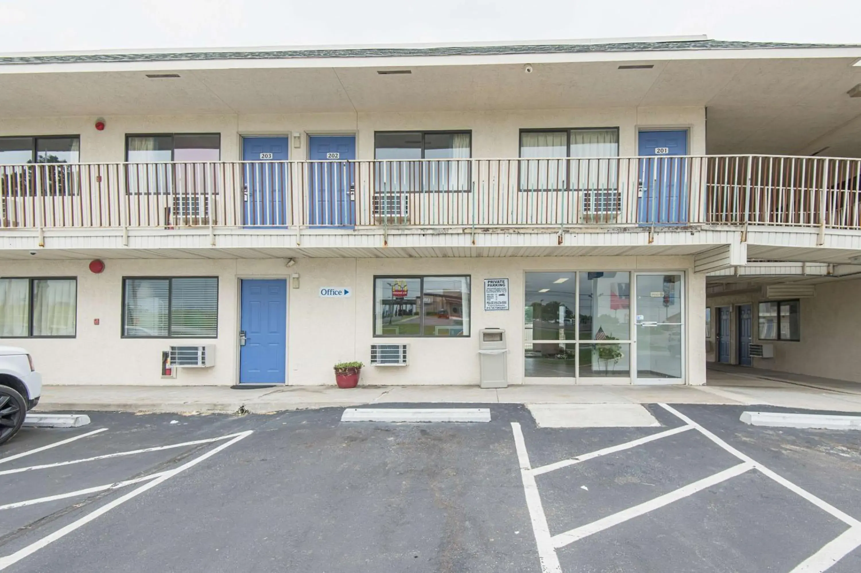 Property Building in Motel 6-Kansas City, MO - Airport