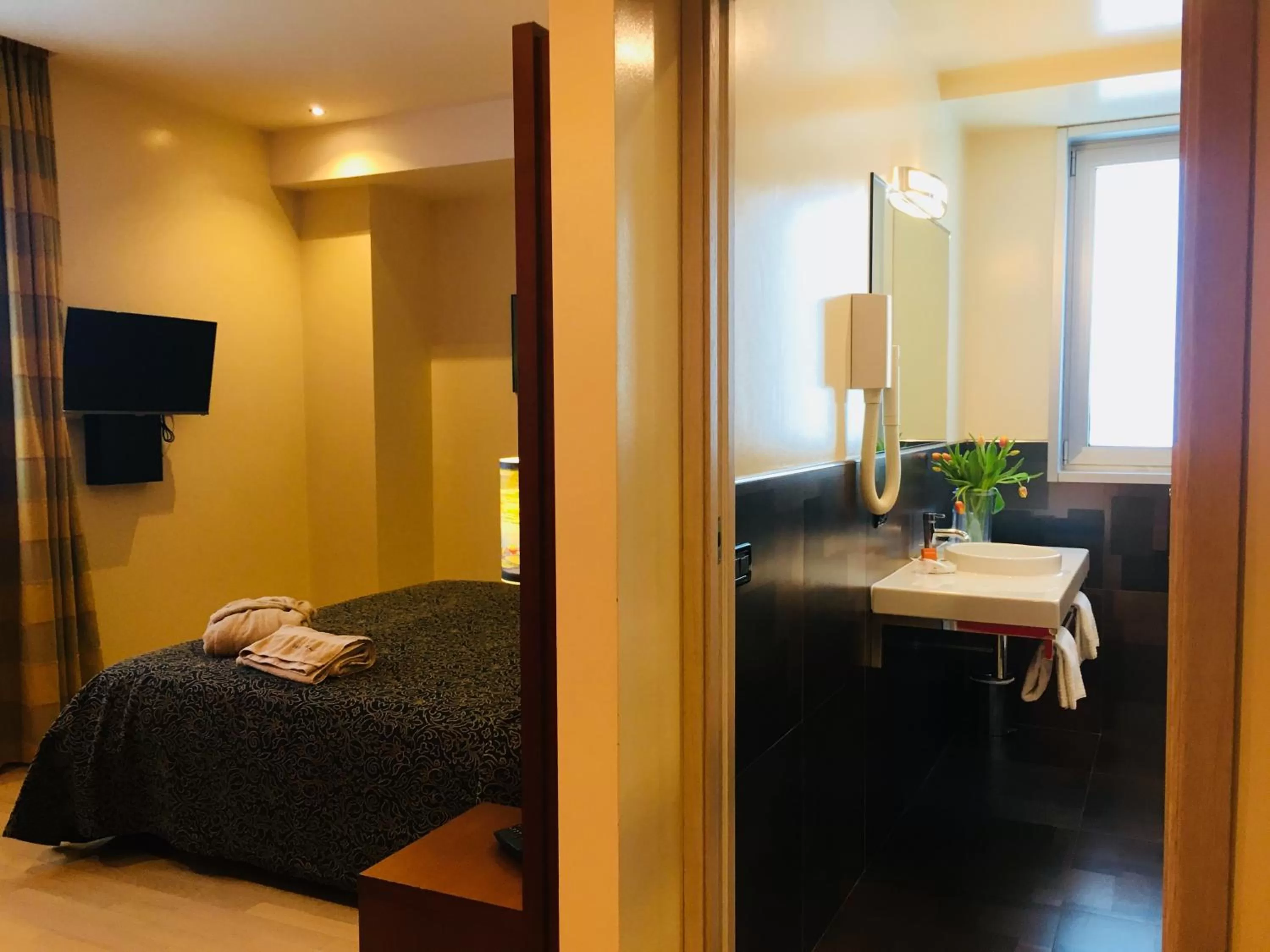 Shower, Bed in Hotel Kristal 3 Stelle Superior