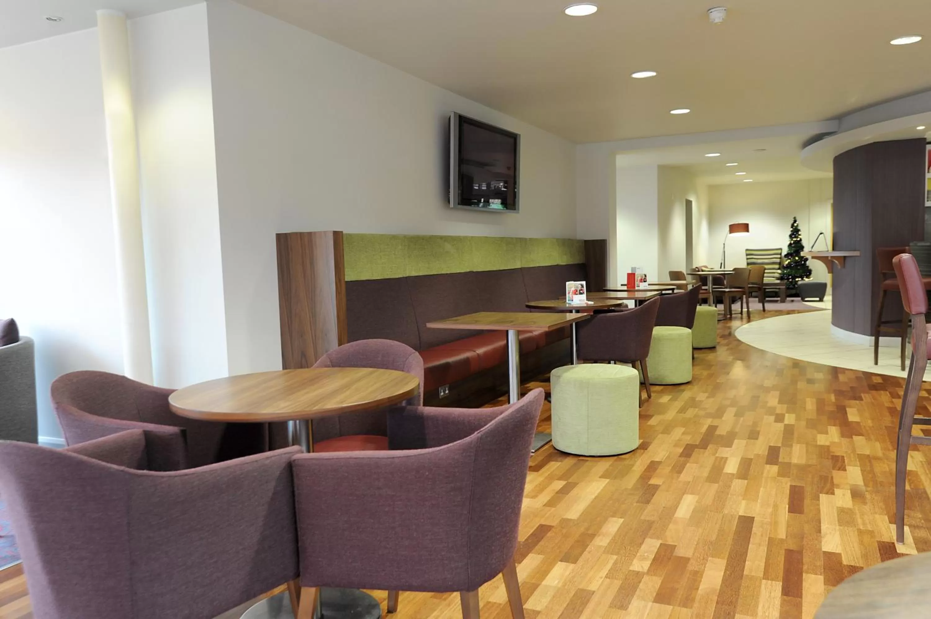 Lounge or bar in Park Inn by Radisson Birmingham Walsall