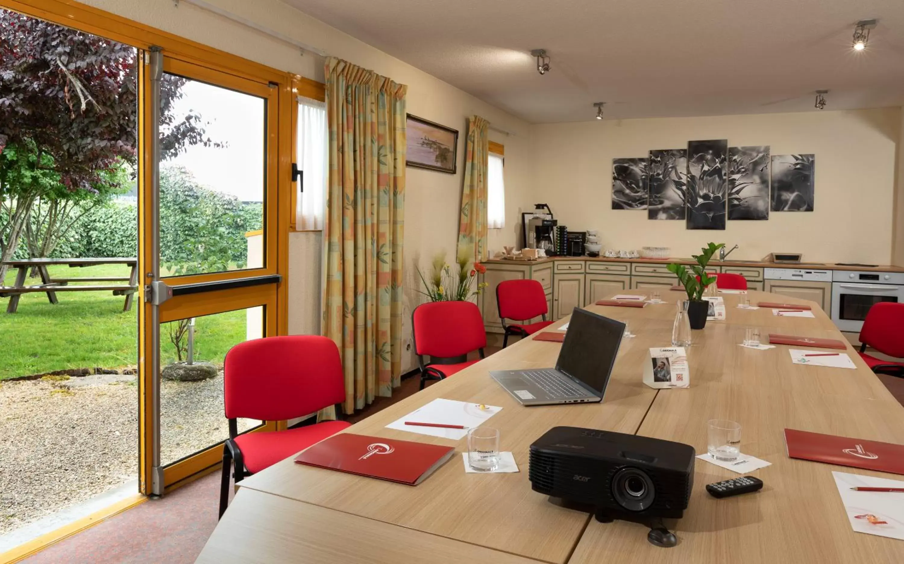 Business facilities in Hôtel The Originals Access, Bourges Nord Saint-Doulchard