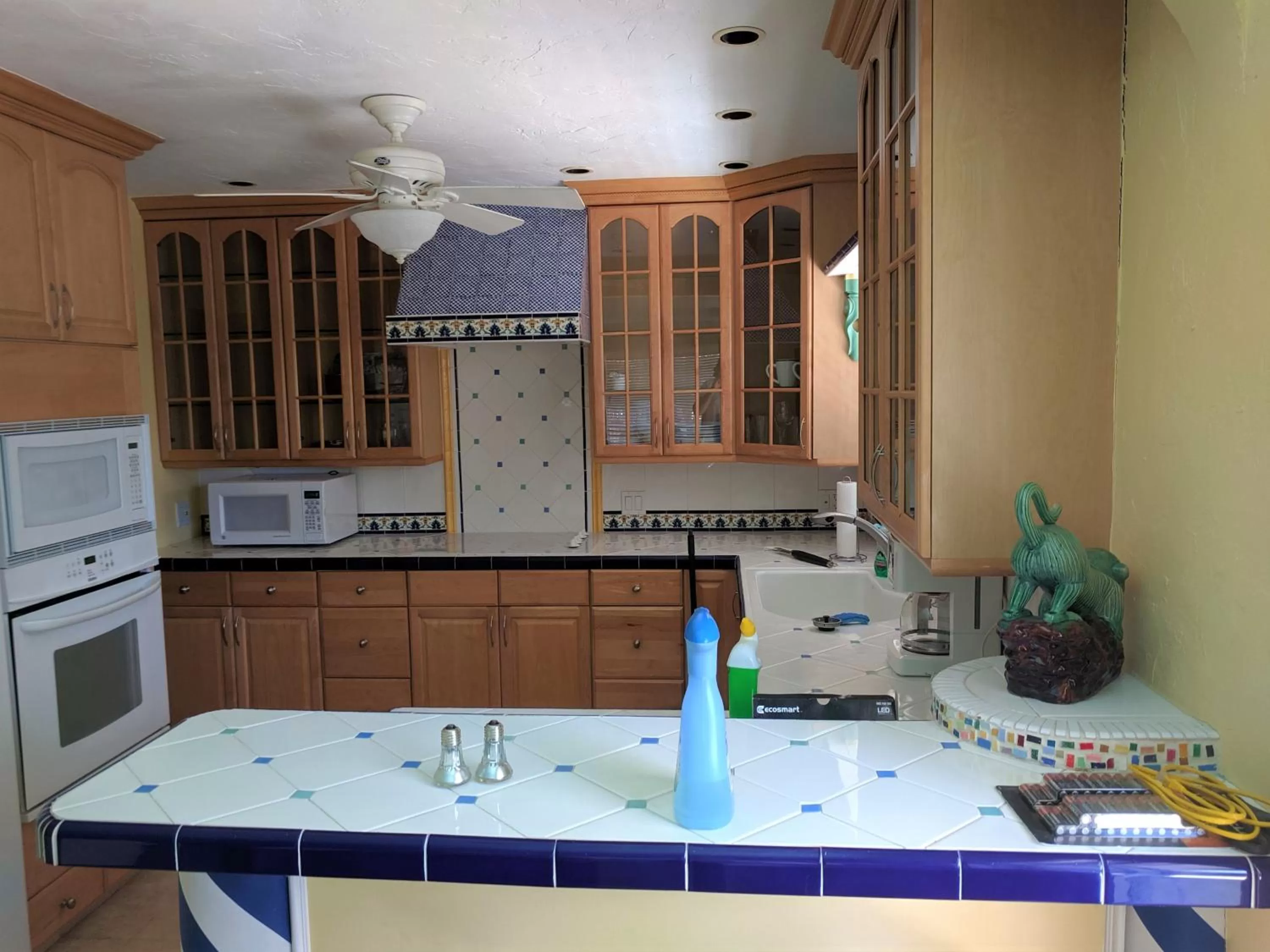 Kitchen or kitchenette in Manhattan Tower Apartment Hotel