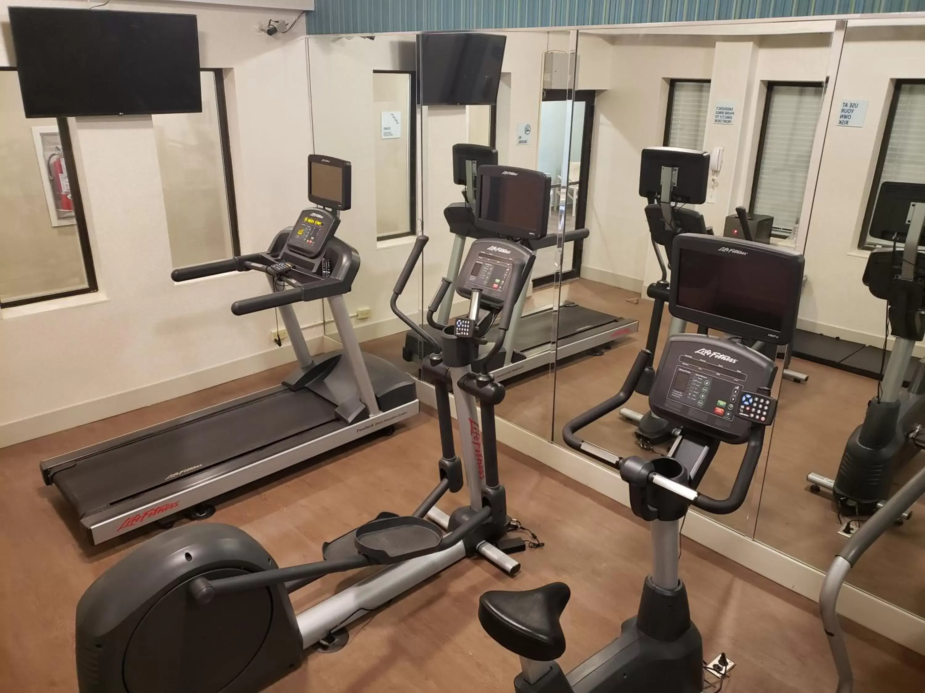 Spa and wellness centre/facilities, Fitness Center/Facilities in Holiday Inn Express Hotel Pittsburgh-North/Harmarville, an IHG Hotel