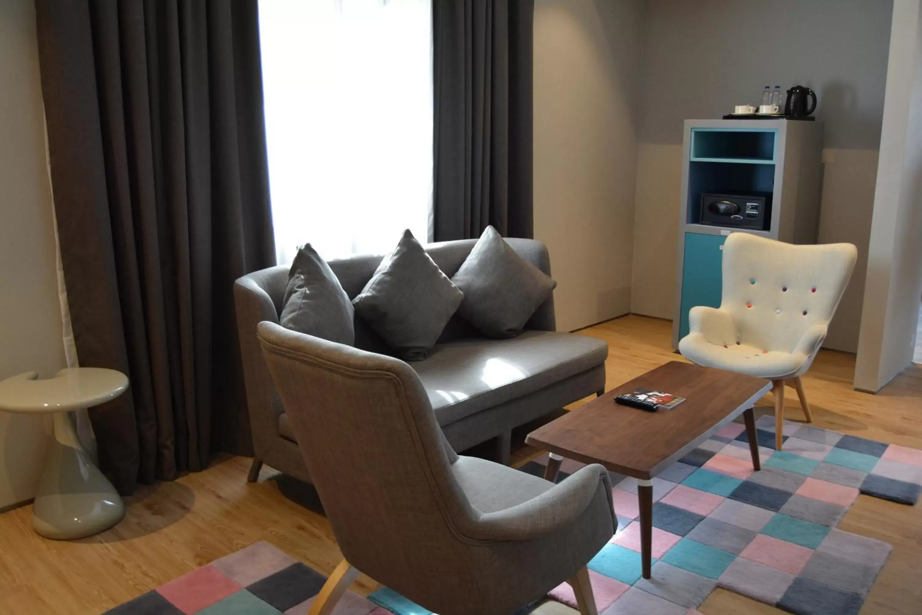 Living room, Seating Area in Ibis Styles Dubai Jumeira
