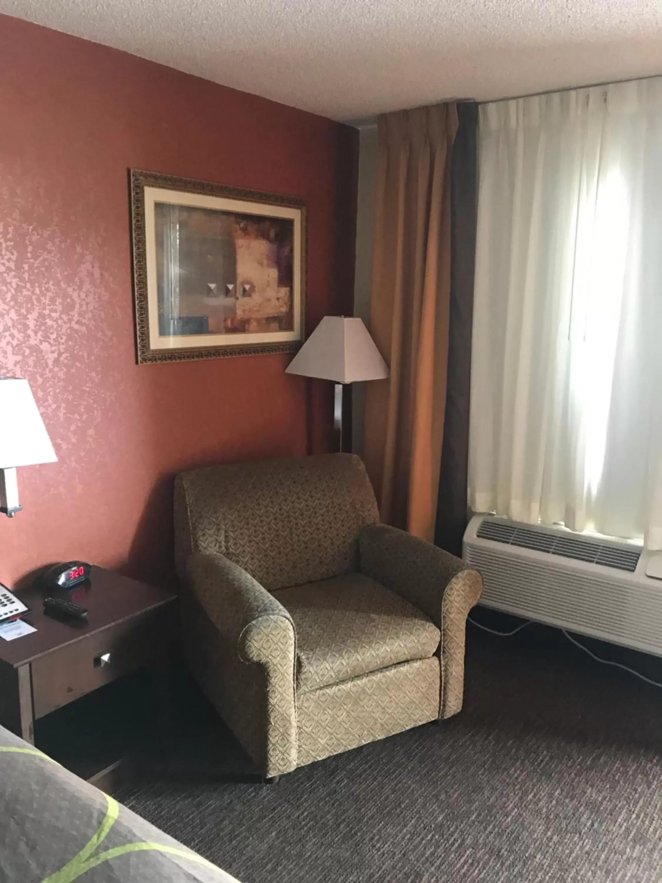 Seating Area in Super 8 by Wyndham Monroe