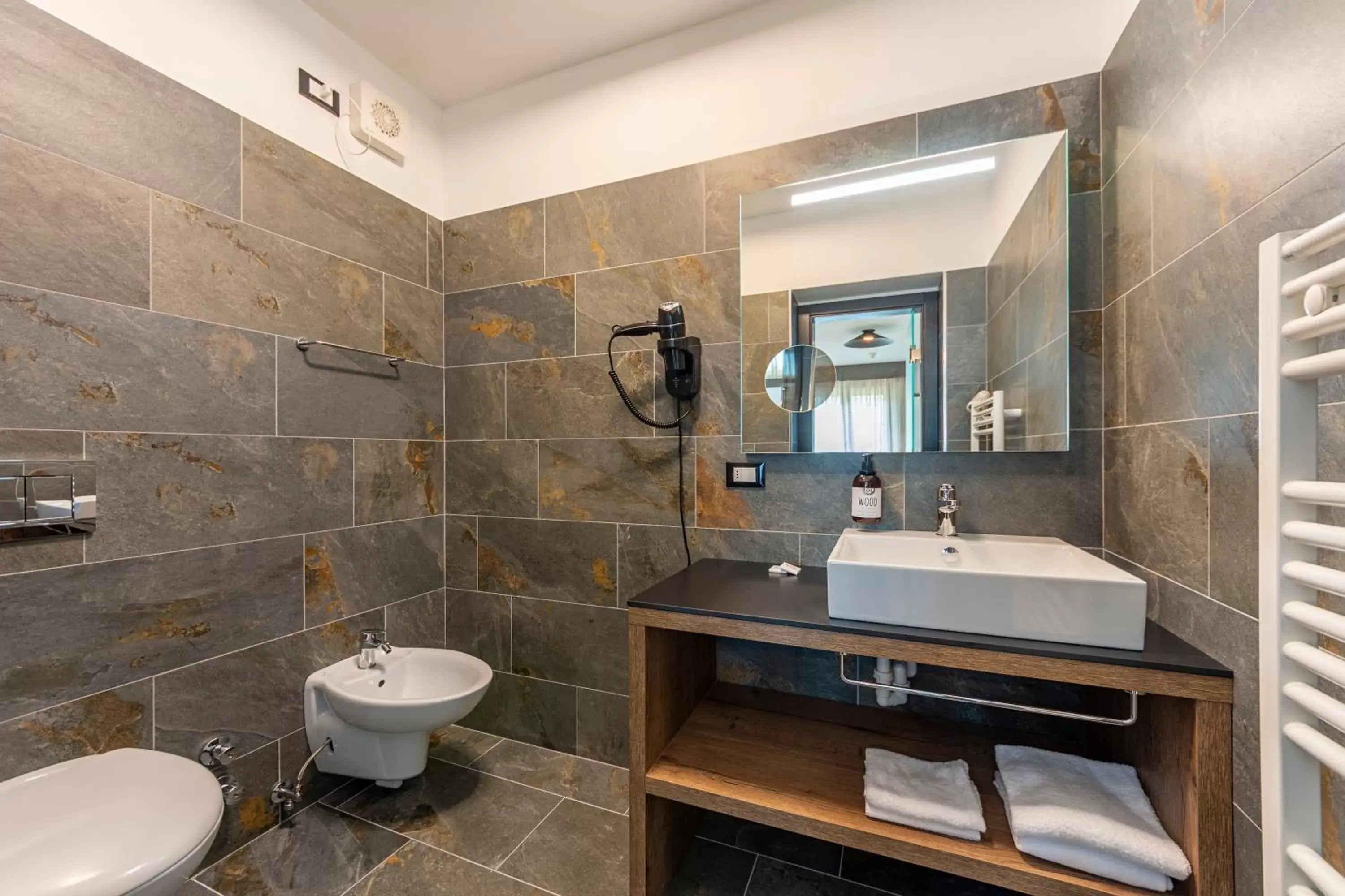 Bathroom in Suàn Hotel
