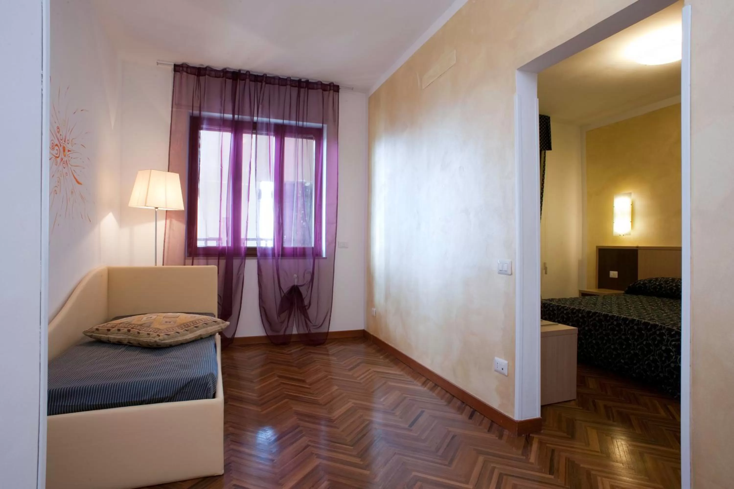 Photo of the whole room, Bed in Hotel Astoria