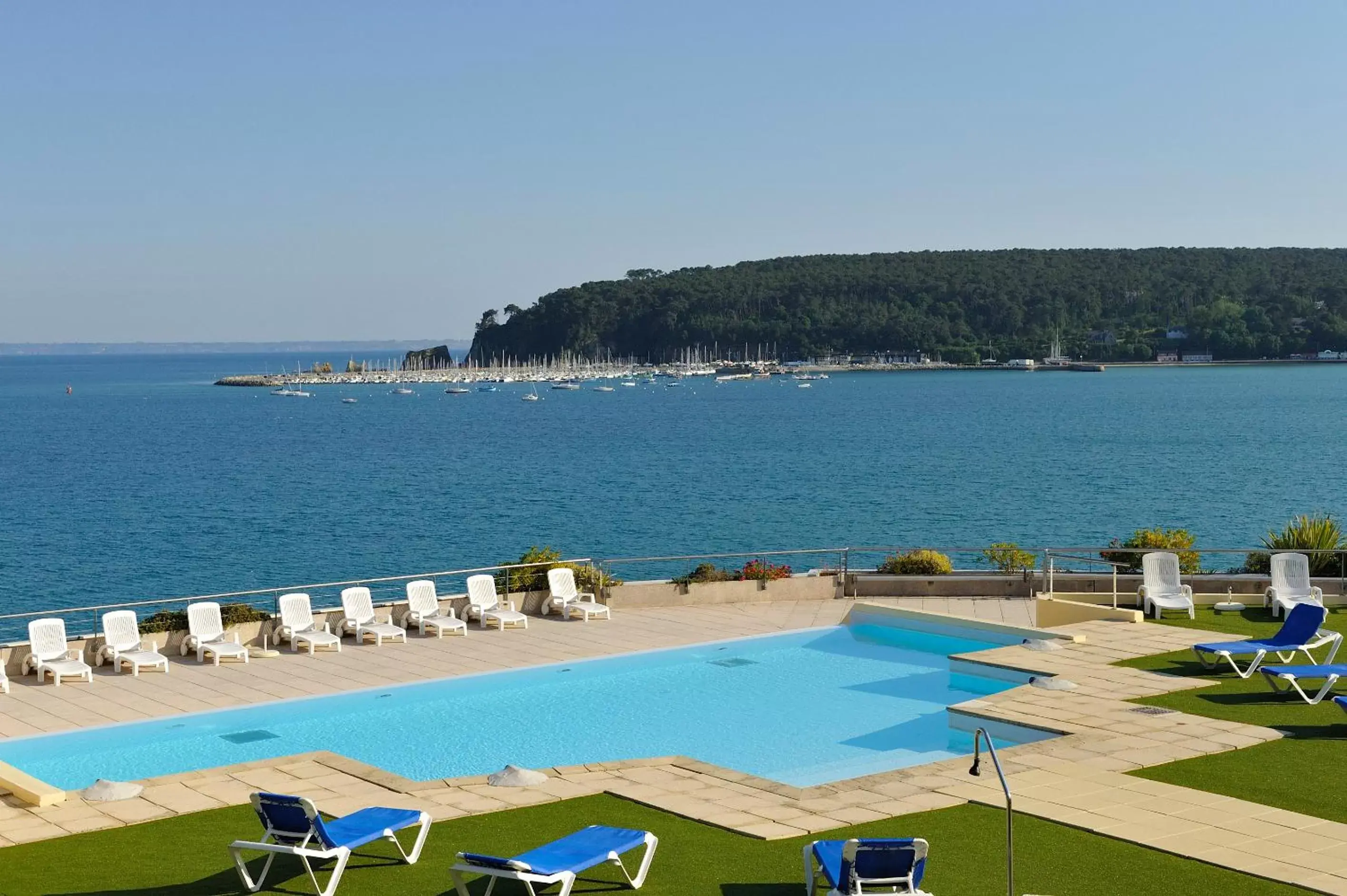 Nearby landmark, Swimming Pool in Résidence Pierre & Vacances Cap-Morgat