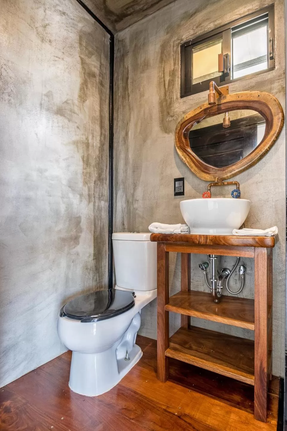 Shower in Cabane Container Hotel - ADULTS ONLY