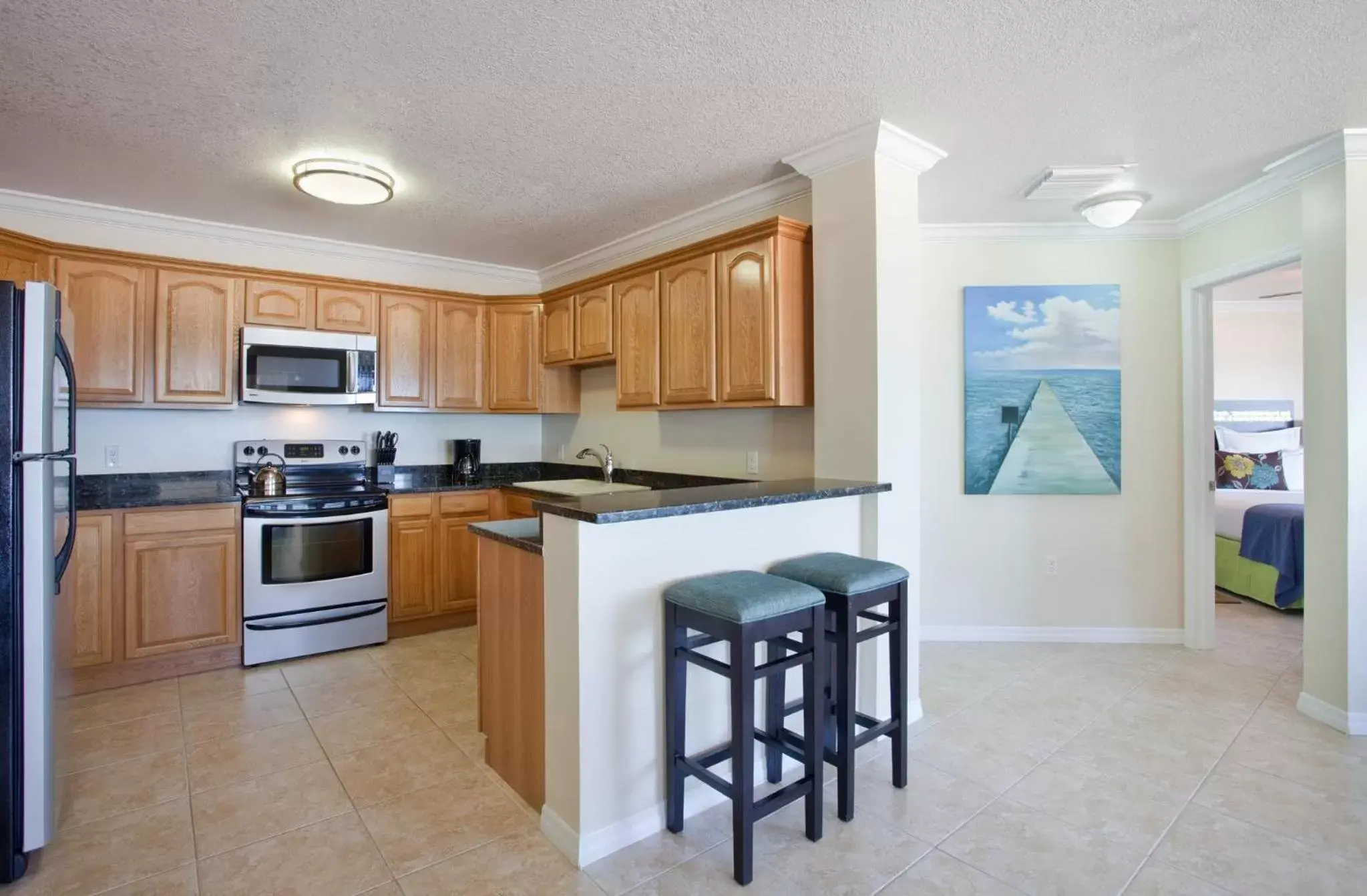 Photo of the whole room, Kitchen/Kitchenette in Holiday Inn Resort Grand Cayman, an IHG Hotel